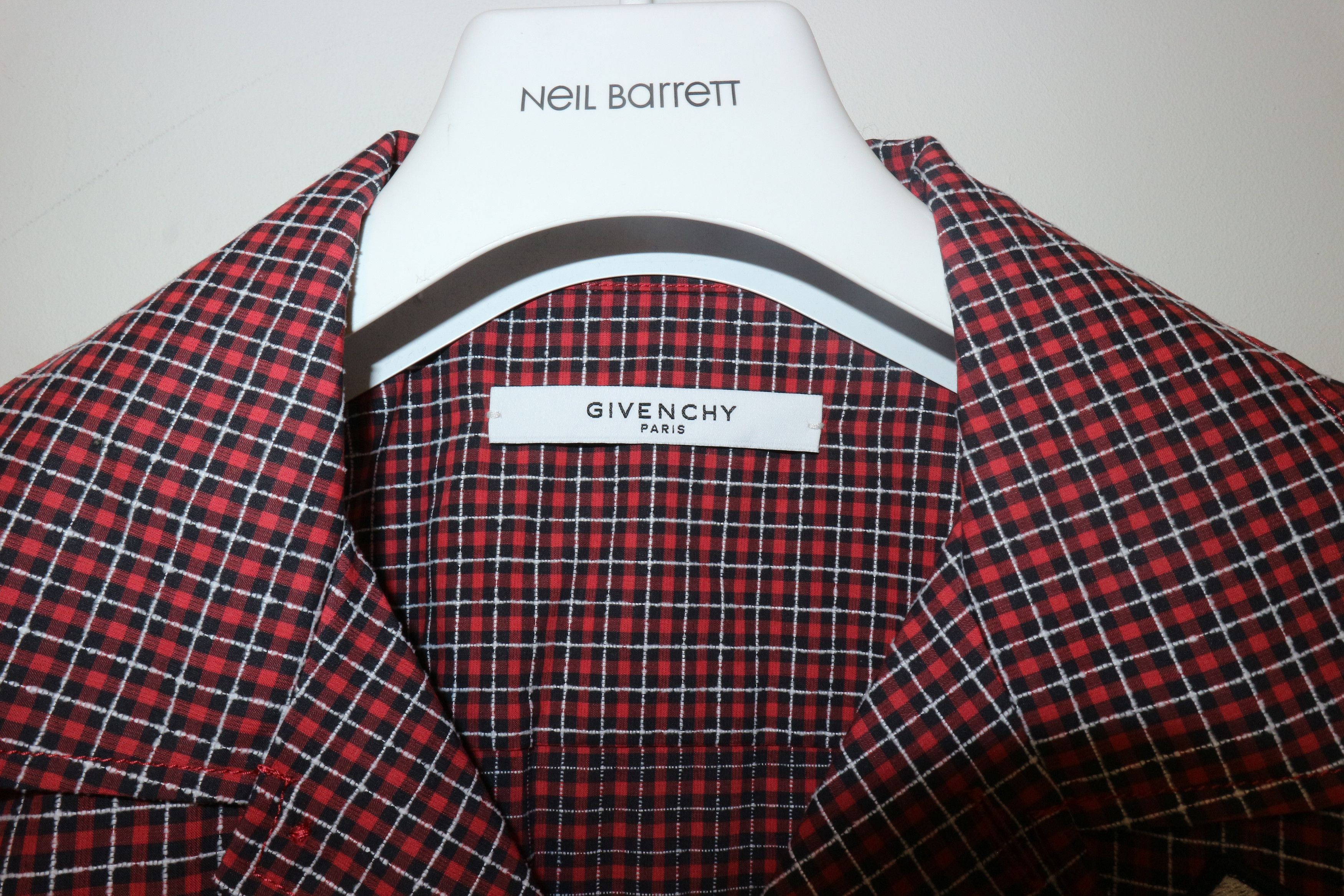 Givenchy Embroidered logo shirt Size US M / EU 48-50 / 2 - 5 Thumbnail