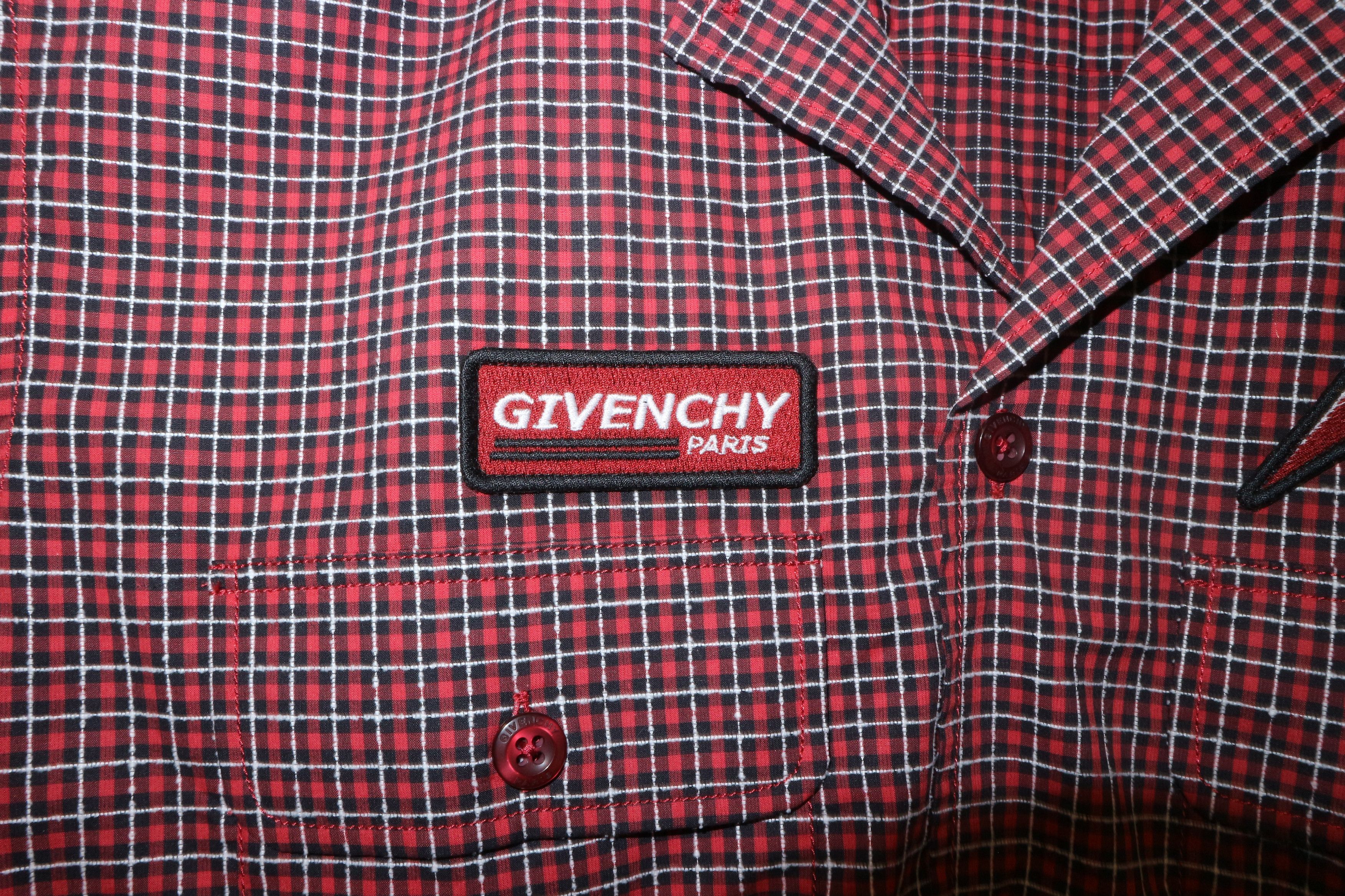 Givenchy Embroidered logo shirt Size US M / EU 48-50 / 2 - 3 Thumbnail