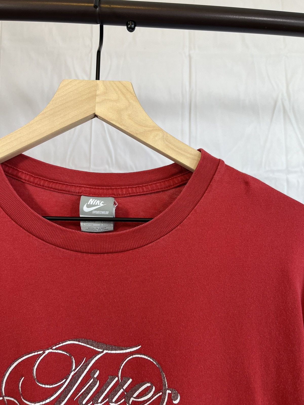 Nike Vintage Nike Distressed Faded Red Y2K Tee Size US XL / EU 56 / 4 - 5 Thumbnail