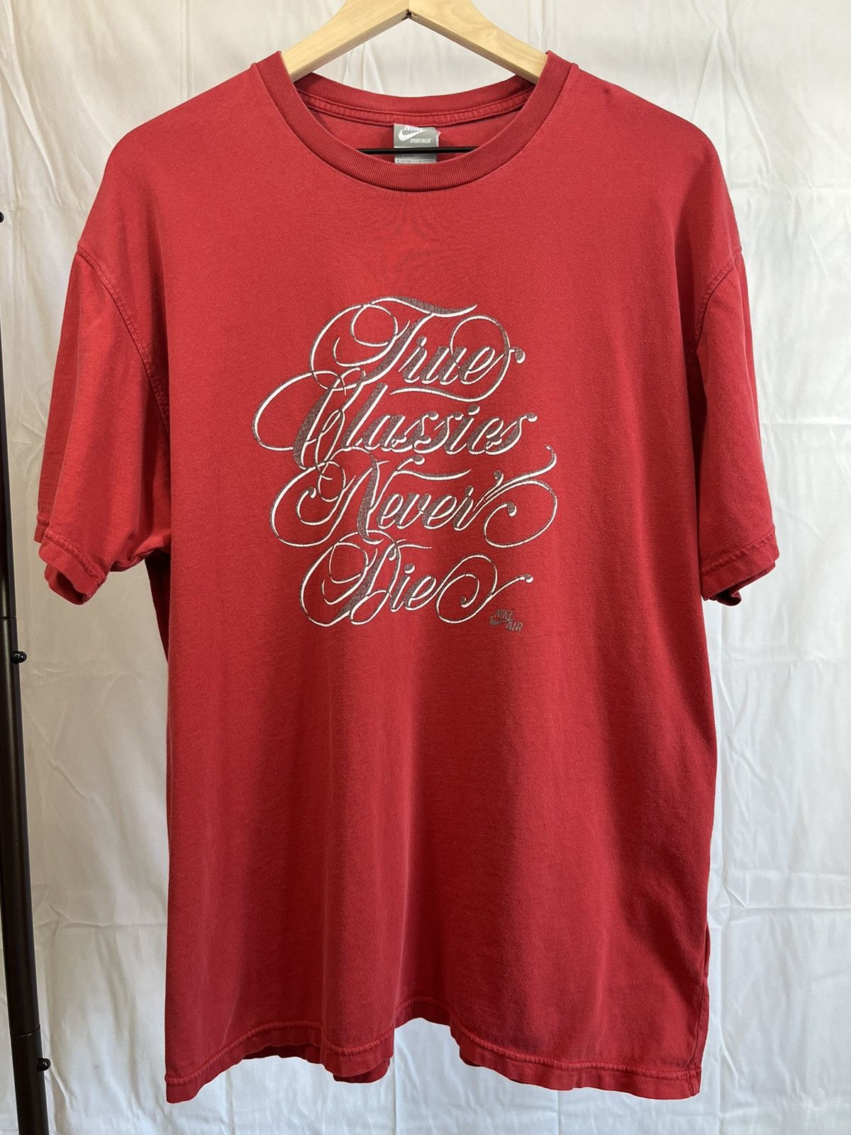 Nike Vintage Nike Distressed Faded Red Y2K Tee Size US XL / EU 56 / 4 - 2 Thumbnail
