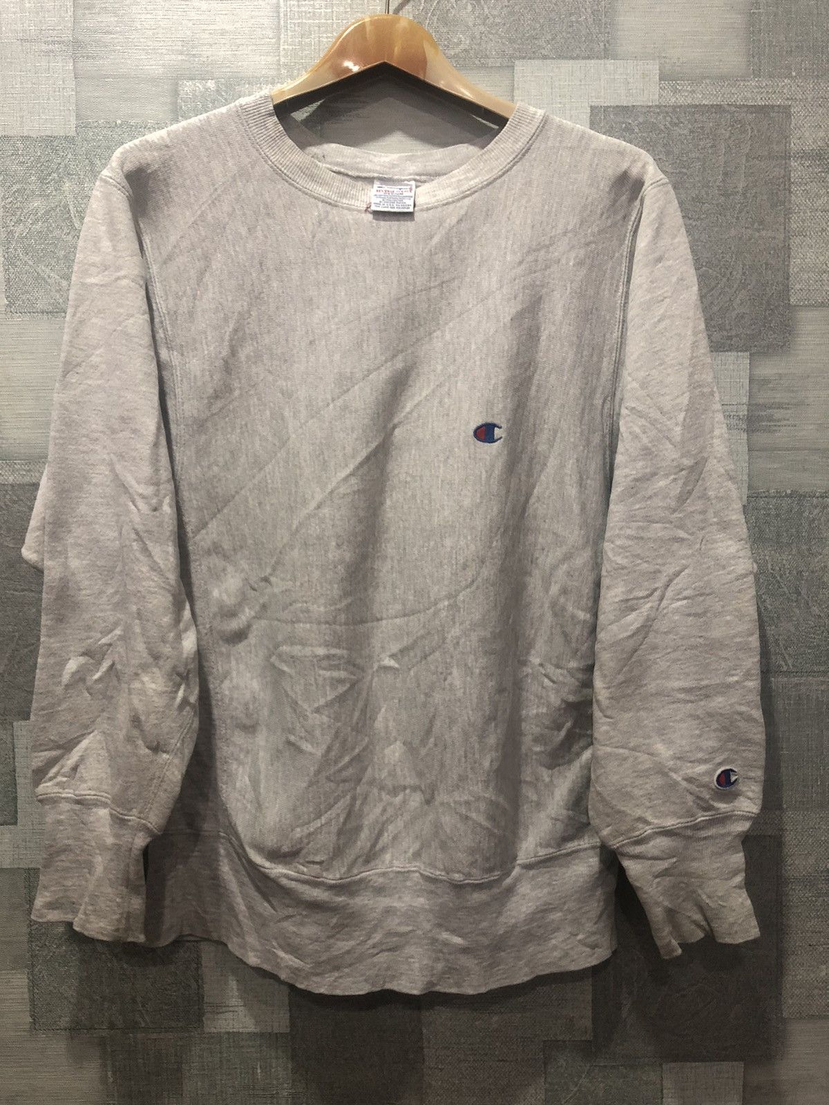 image of Vintage Champion Reverse Weave Sweatshirt in Grey, Men's (Size Medium)