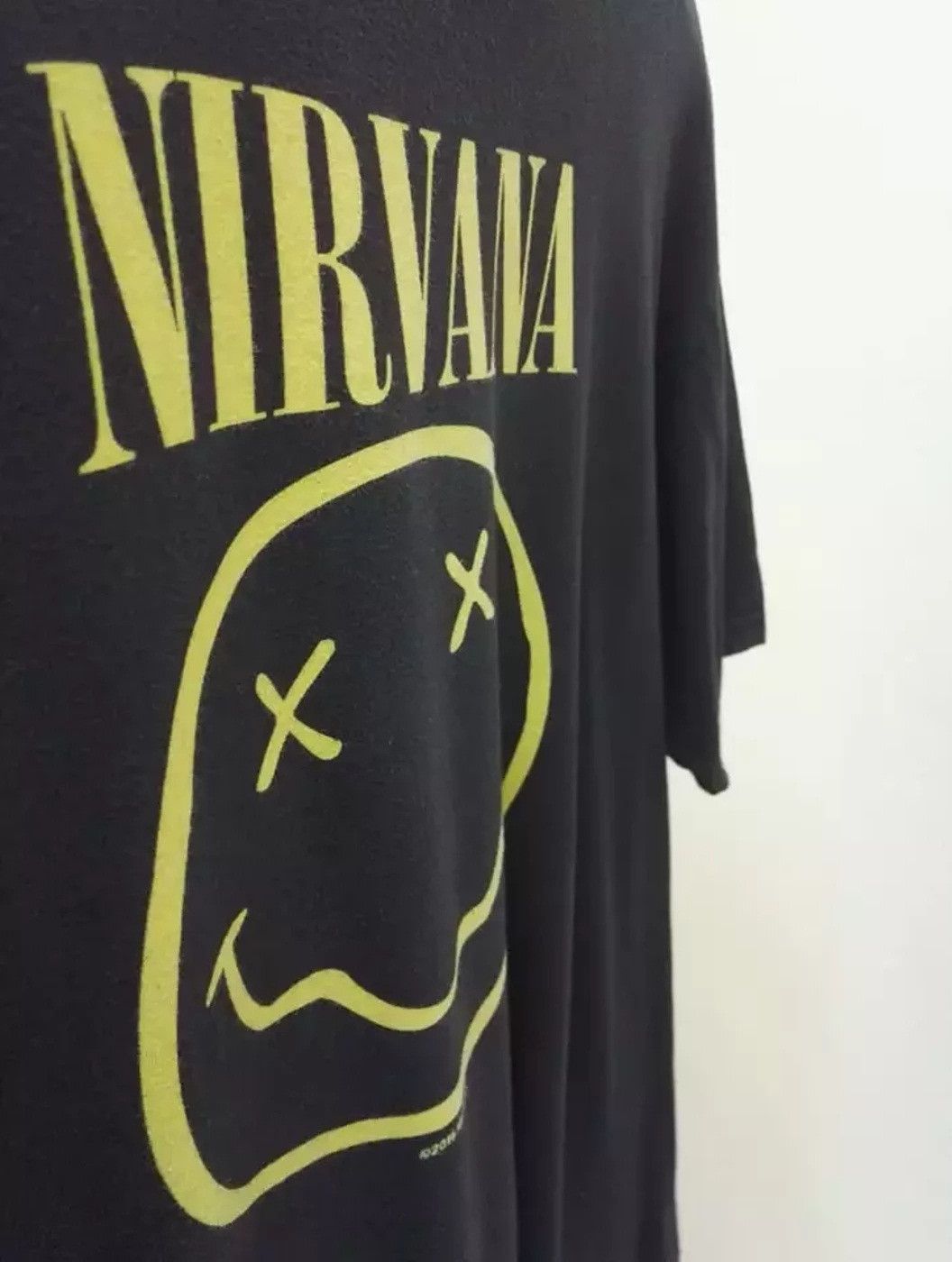 Band Tees 2016 Nirvana Smiley Tee Very Good Condition (c17) Size US L / EU 52-54 / 3 - 2 Thumbnail