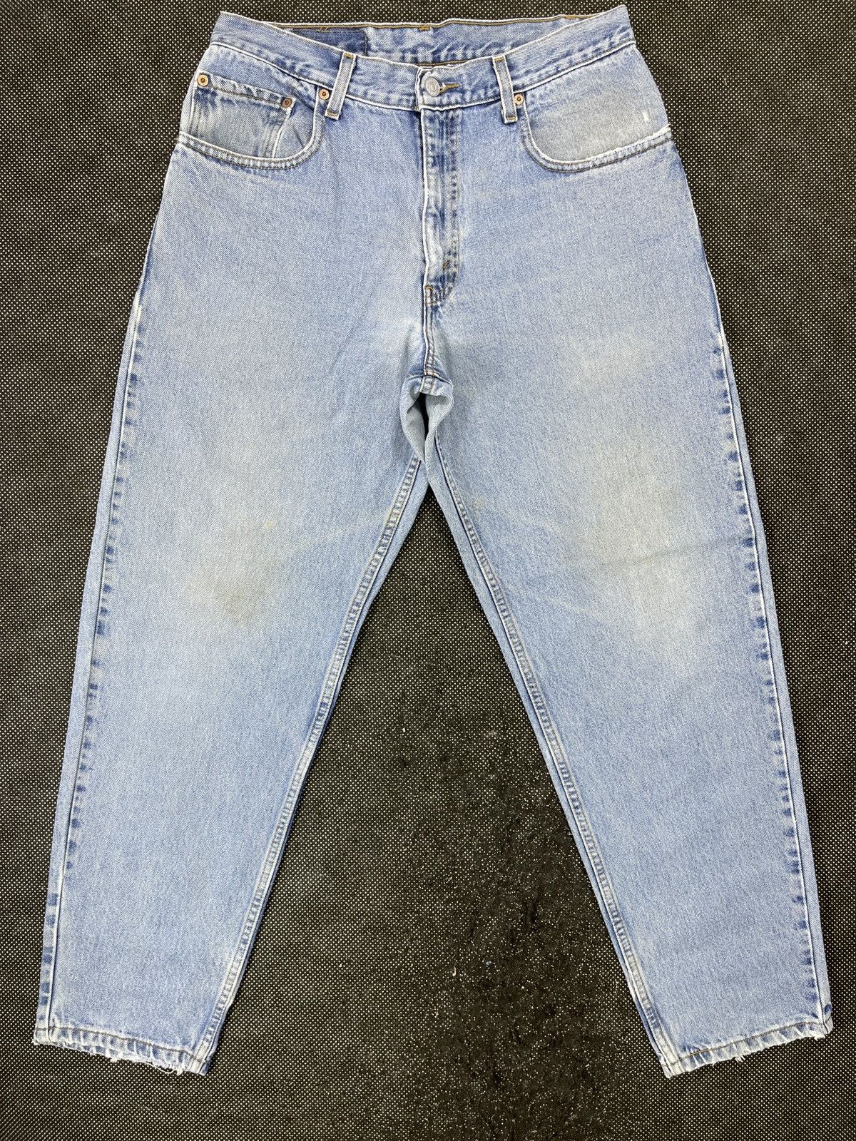 image of 90’S Vintage Levis 560 Light Wash Jeans - J529 in Blue, Men's (Size 32)
