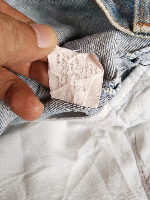 Levi's 80s Vintage Levi's 501 Made In USA Light Wash Jeans 32x35 Size US 32 / EU 48 - 12 Thumbnail