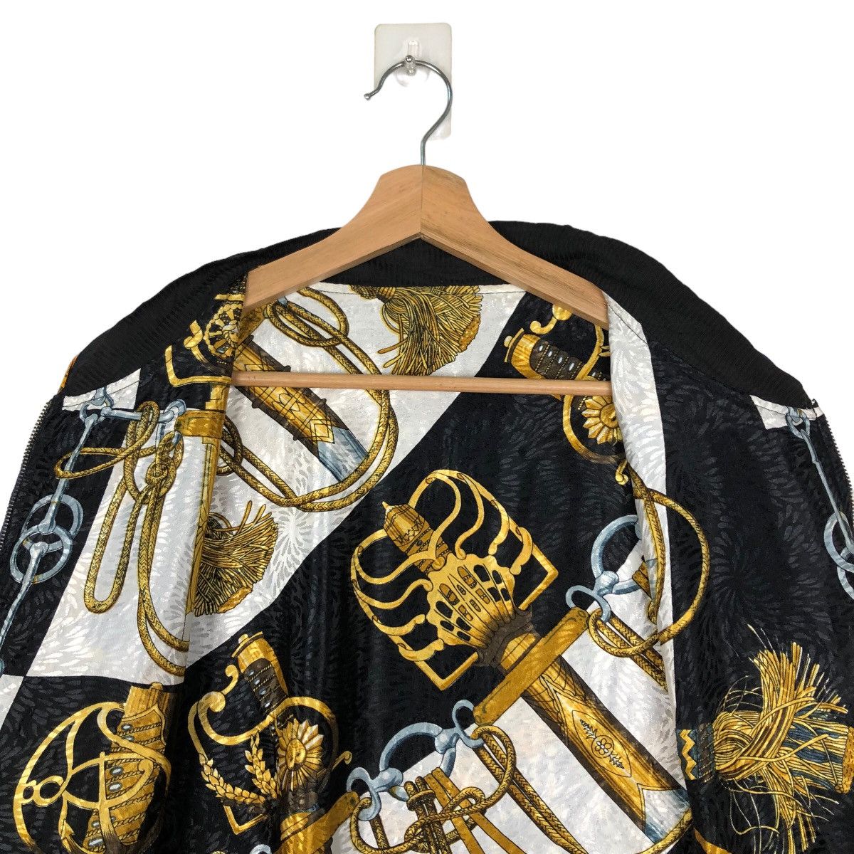 Japanese Brand VINTAGE REVERSIBLE SILK BOMBER JACKET OVERPRINT Size US M / EU 48-50 / 2 - 10 Thumbnail