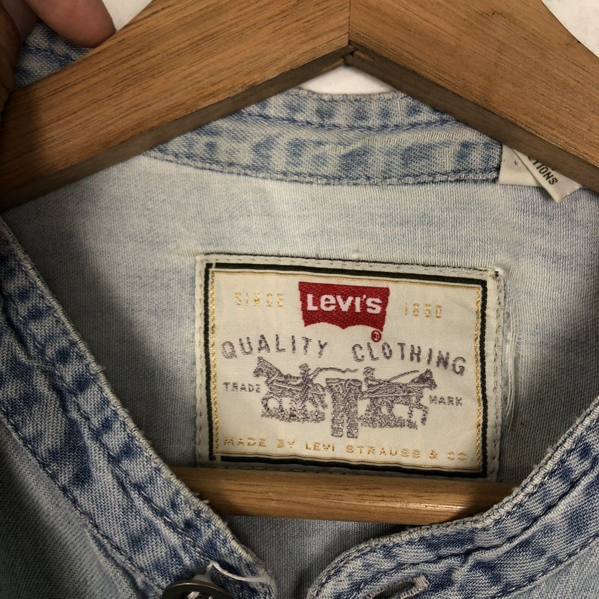 Levi's VINTAGE COWBOY CHAMBRAY DENIM LEVI’S SHIRT BUTTON UPS Size US XL / EU 56 / 4 - 12 Thumbnail