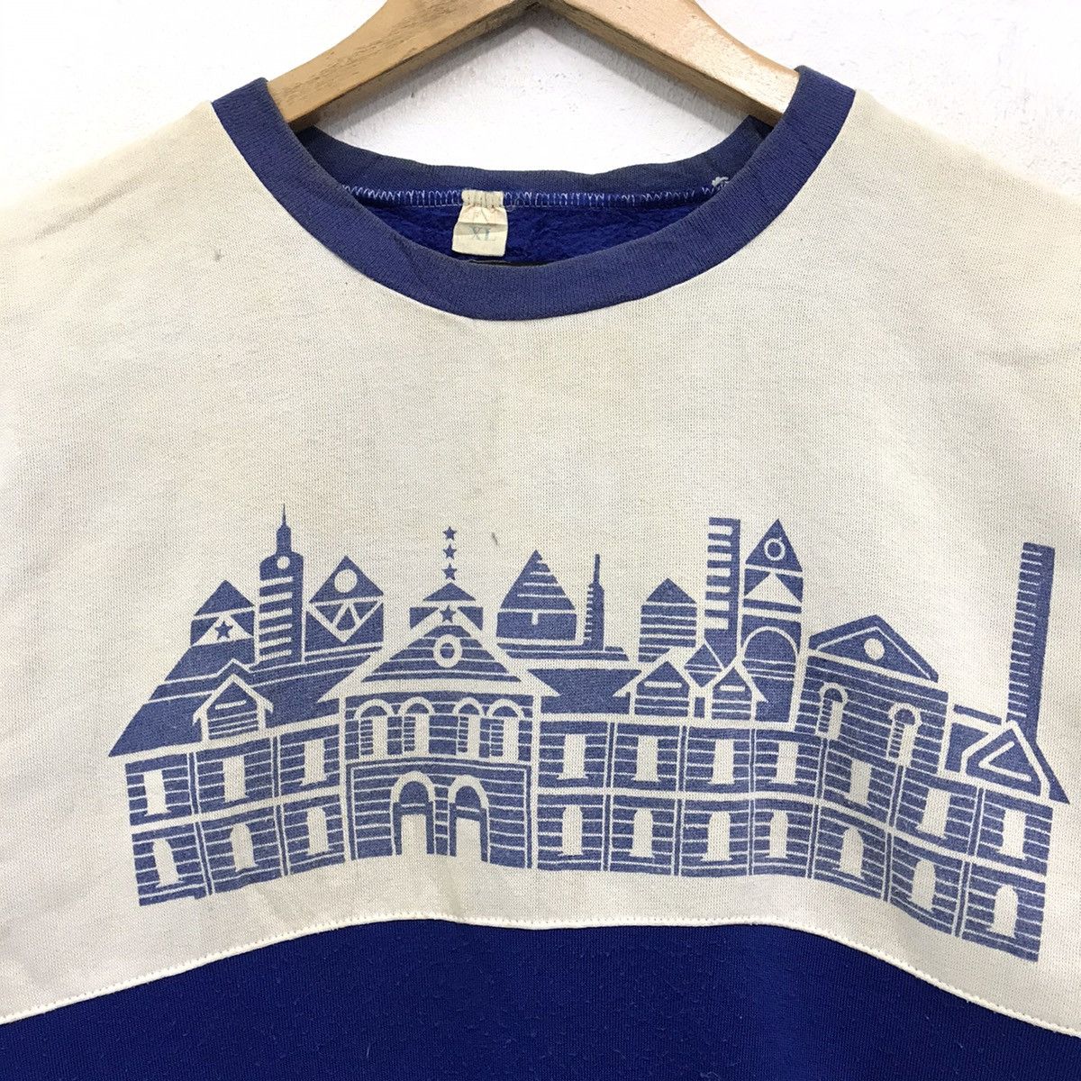 Disney × Japanese Brand × Vintage Vintage Sweatshirt Crewneck Biglogo Disneyland Size US M / EU 48-50 / 2 - 2 Thumbnail