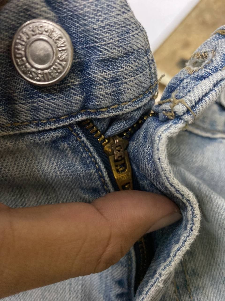Levi's vintage levis 559 relaxed fit lightwash denim Size US 35 - 15 Thumbnail