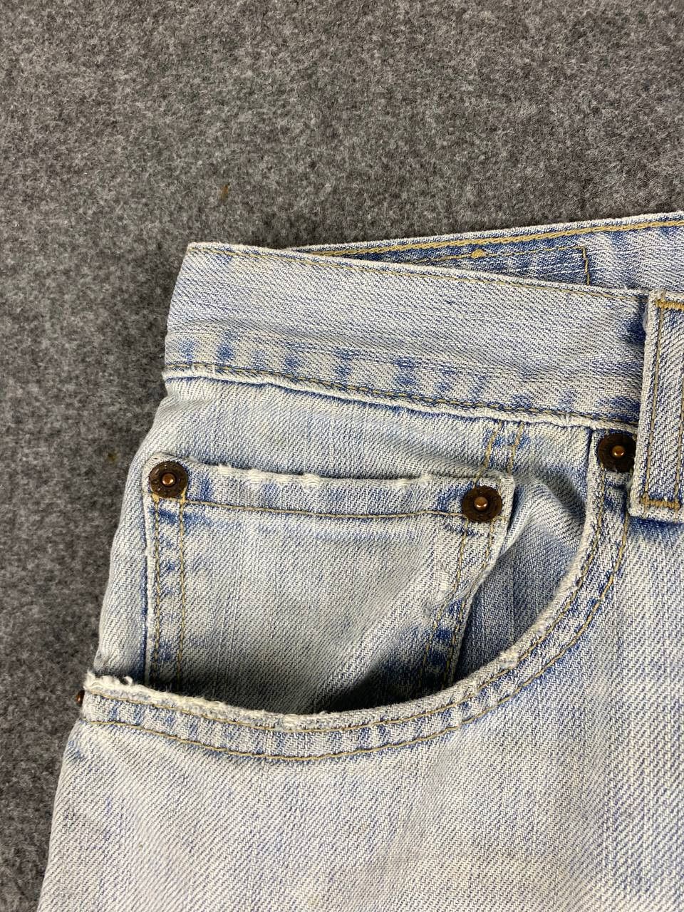 Levi's vintage levis 559 relaxed fit lightwash denim Size US 35 - 11 Thumbnail