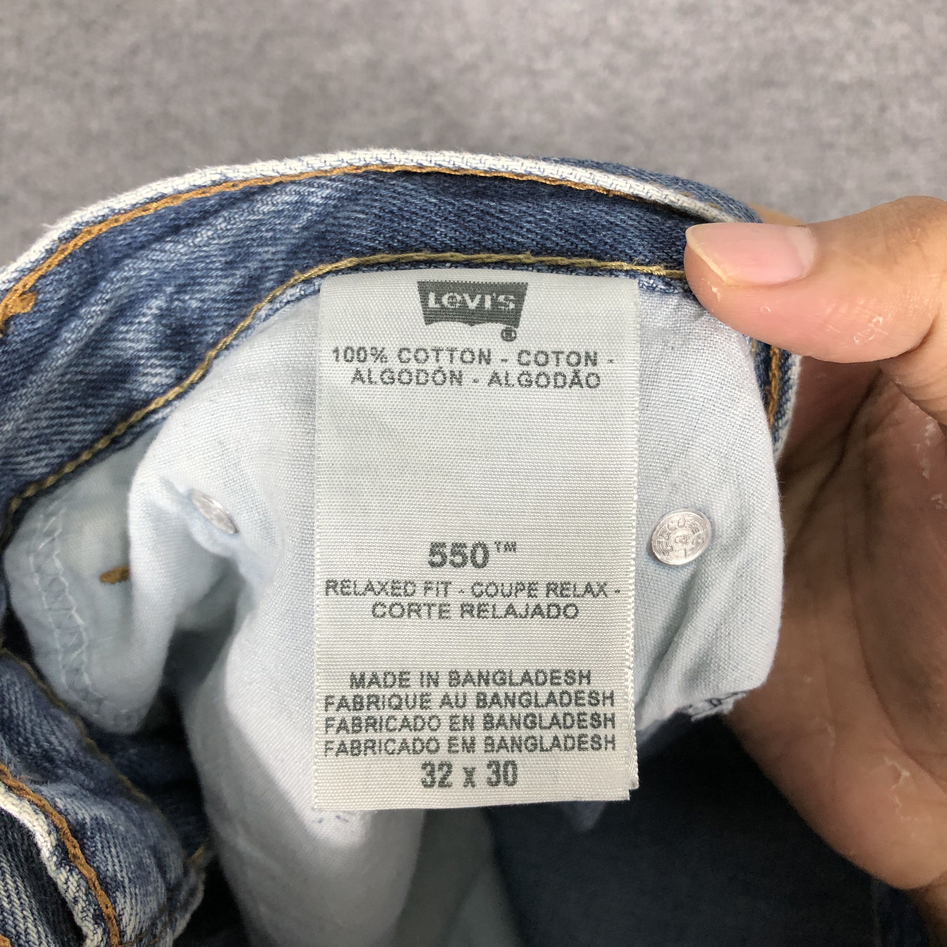 Levi's Vintage Y2k Levi's 550 Relaxed Fit Faded Blue Denim Jean Size US 32 / EU 48 - 19 Thumbnail