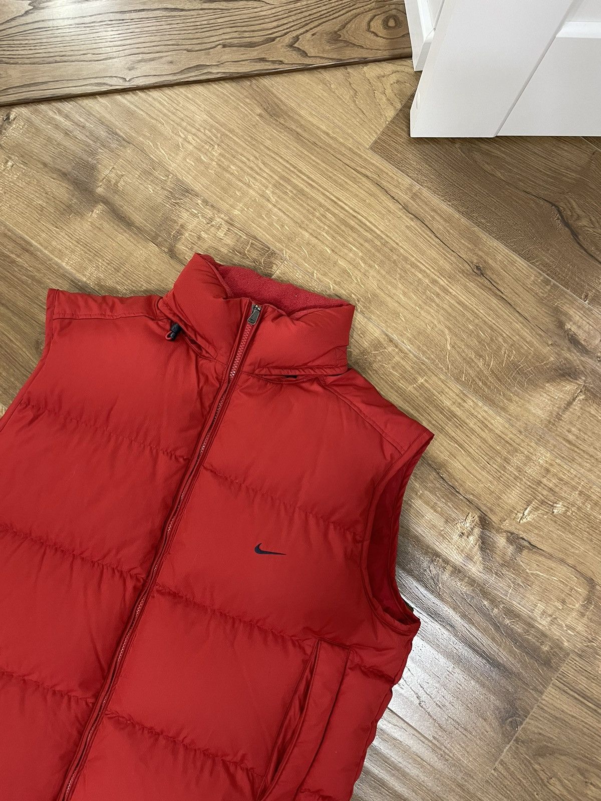 Nike Vintage Nike Y2K Black Swoosh Down Puffer Vest Size L Size US L / EU 52-54 / 3 - 2 Thumbnail