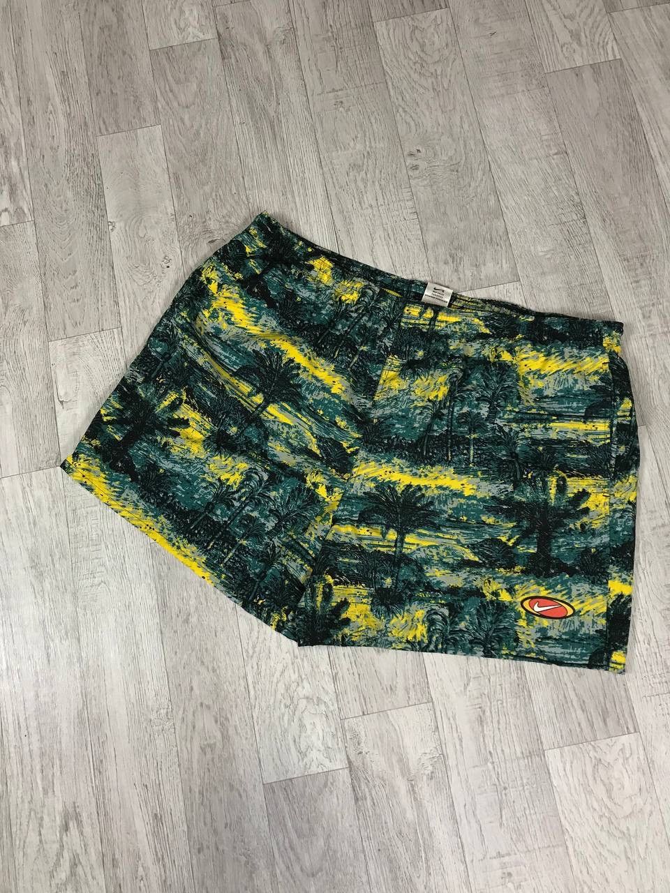 Nike Nike swoosh streetwear crazy shorts Size US 38 / EU 54 - 1 Thumbnail