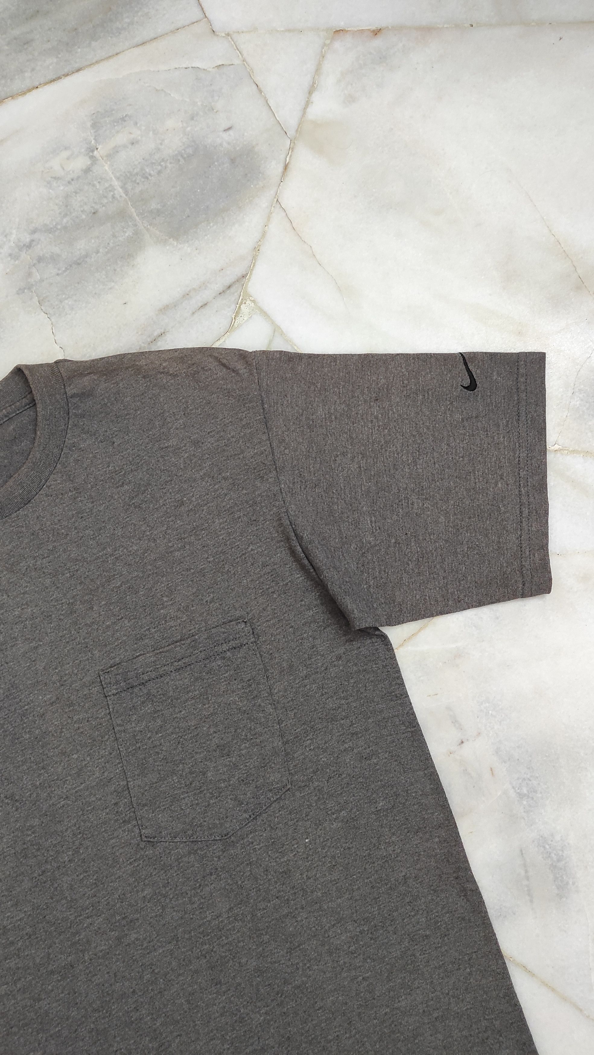 Nike Vintage 90s NIKE embroidered swoosh logo's pocket tee Size US S / EU 44-46 / 1 - 3 Thumbnail