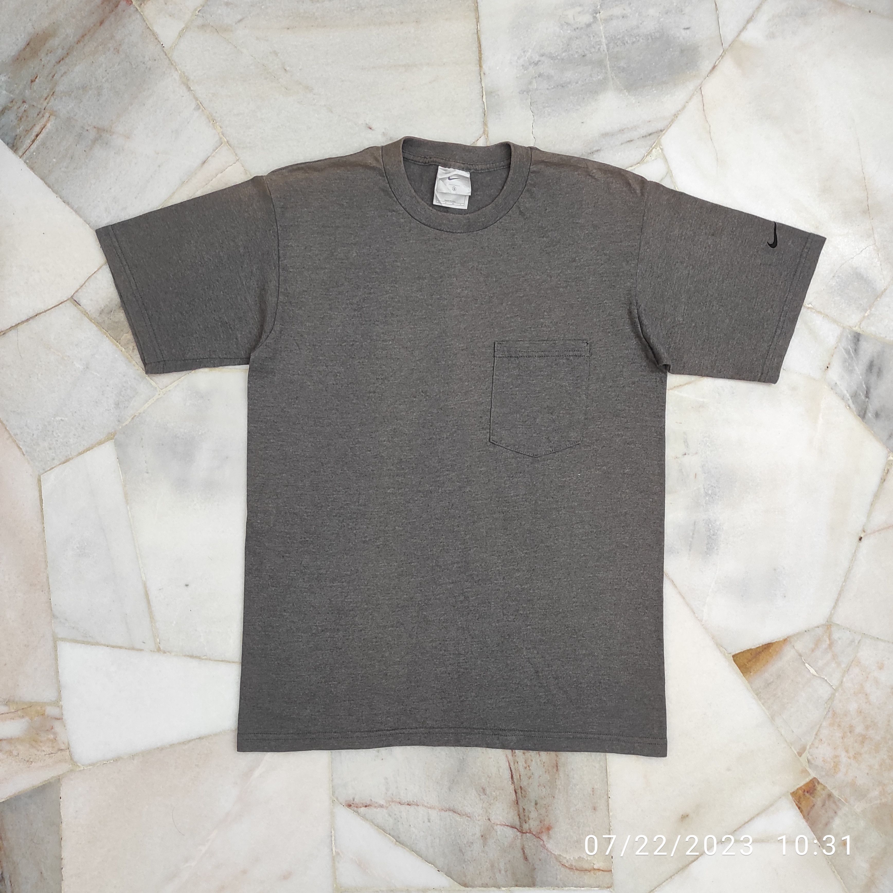 Nike Vintage 90s NIKE embroidered swoosh logo's pocket tee Size US S / EU 44-46 / 1 - 1 Thumbnail