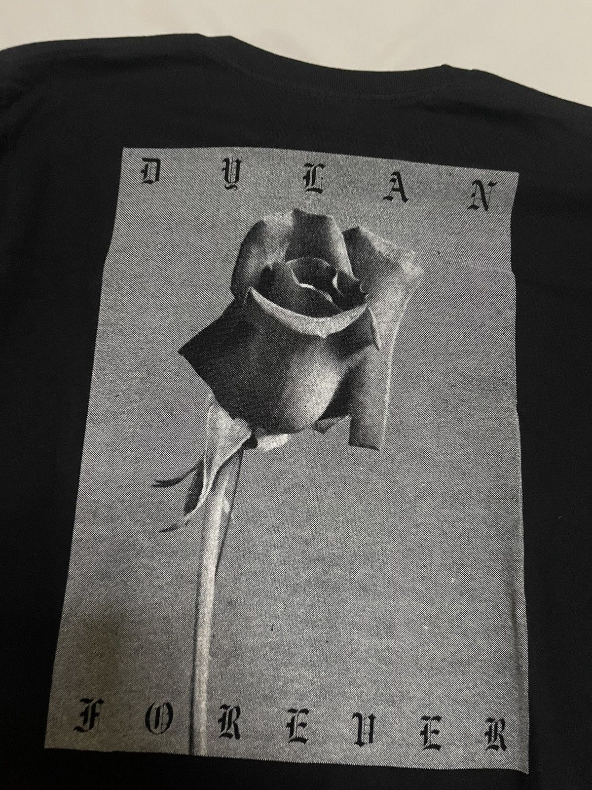 Supreme Supreme Dylan forever rose f&f Friend and family tee Size US L / EU 52-54 / 3 - 1 Thumbnail
