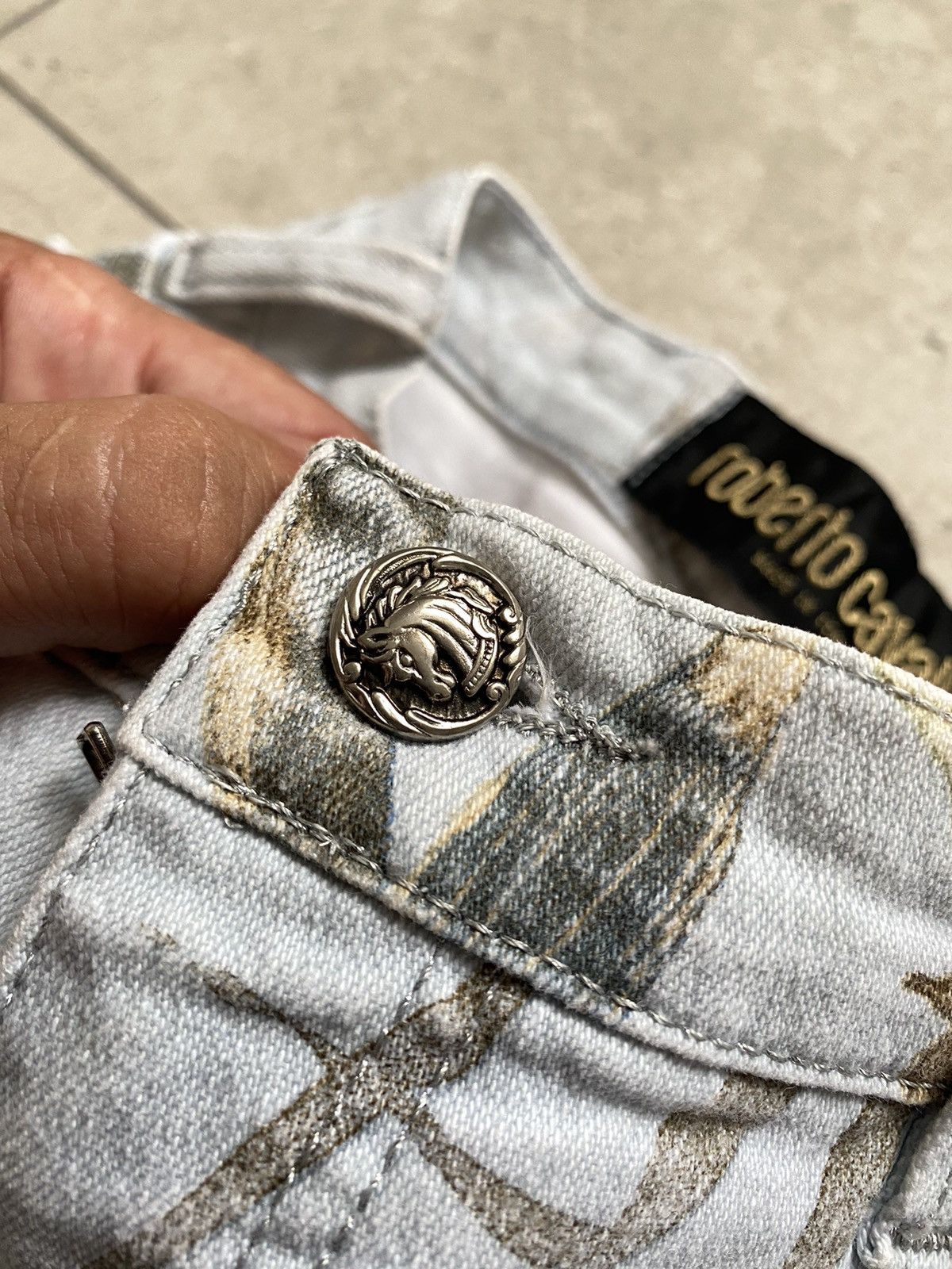 Roberto Cavalli Vintage Roberto Cavalli floral print jeans Size 27" / US 4 / IT 40 - 4 Thumbnail