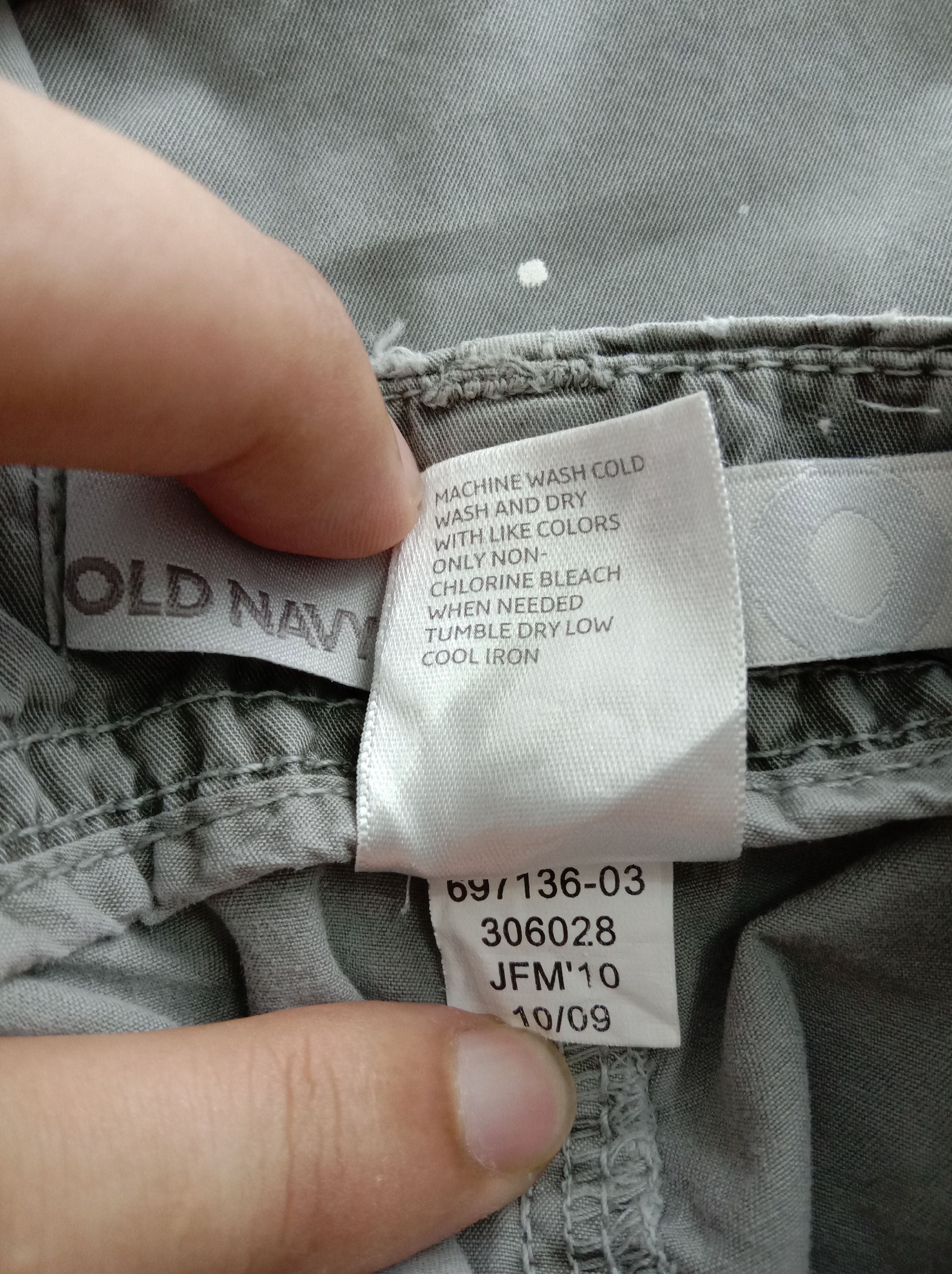 Old Navy Vintage Old Navy Paint Splatter Cargo Flare Pants Size 30" / US 8 / IT 44 - 14 Thumbnail