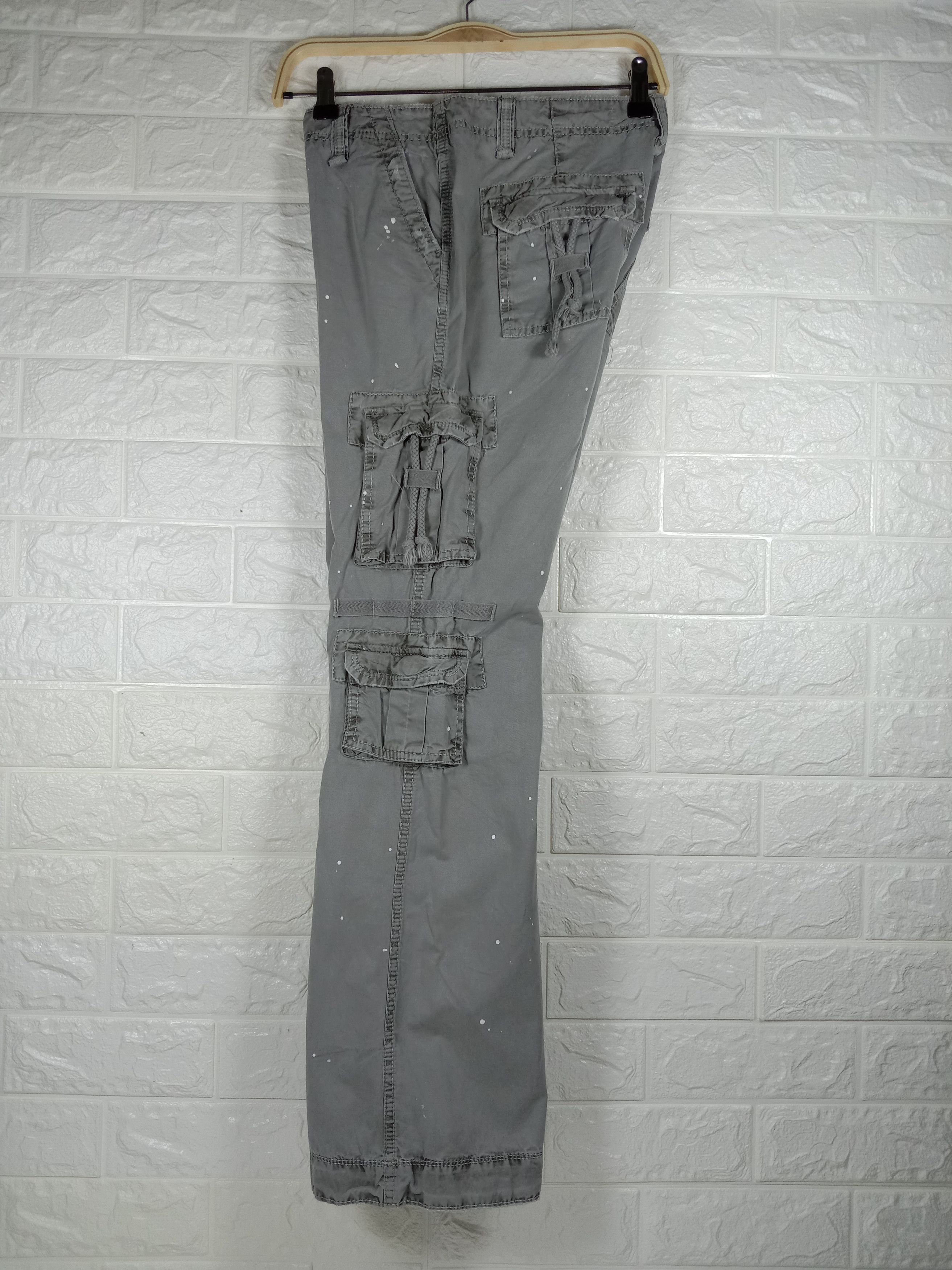 Old Navy Vintage Old Navy Paint Splatter Cargo Flare Pants Size 30" / US 8 / IT 44 - 9 Thumbnail