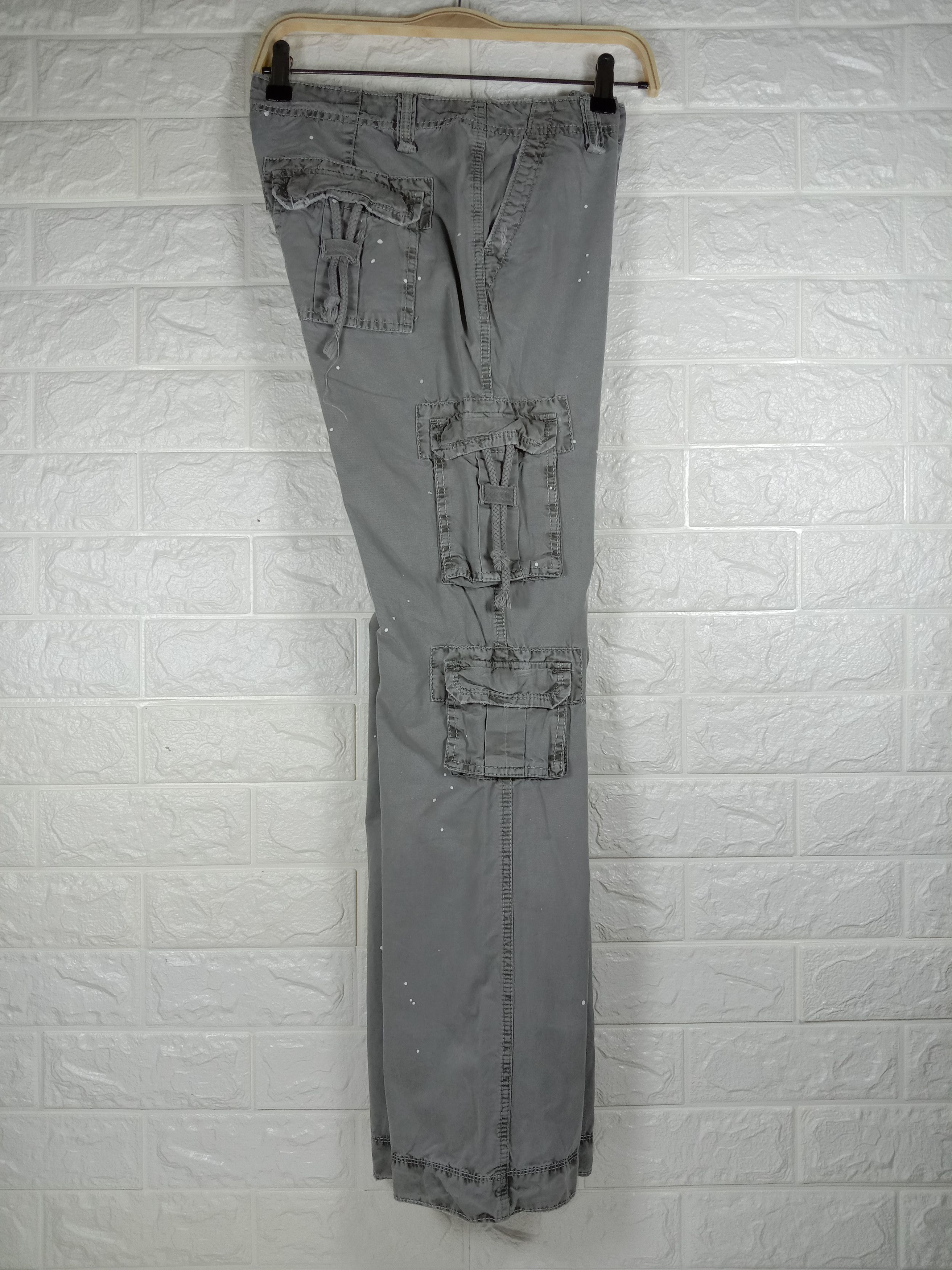 Old Navy Vintage Old Navy Paint Splatter Cargo Flare Pants Size 30" / US 8 / IT 44 - 10 Thumbnail