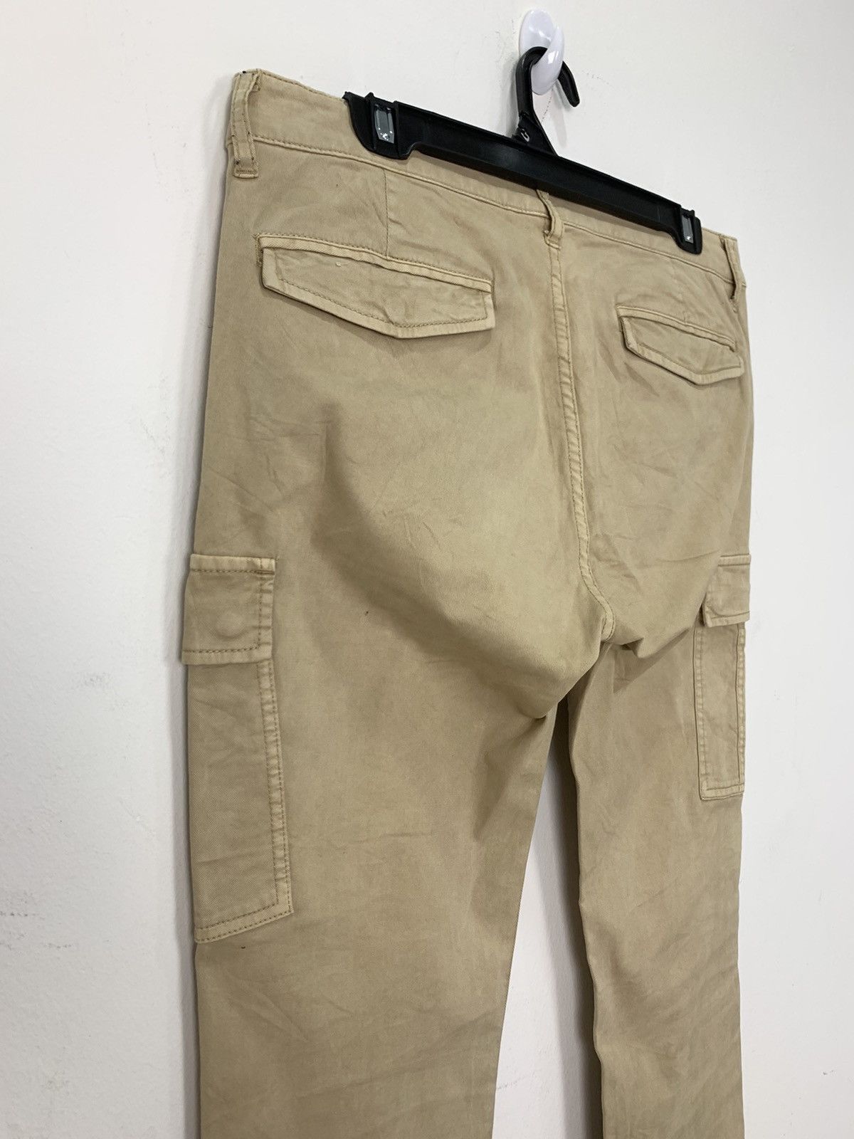 Japanese Brand × Uniqlo UNIQLO Slimfit Khaki Multipocket Tactical Utility CargoPant Size 32" / US 10 / IT 46 - 10 Thumbnail