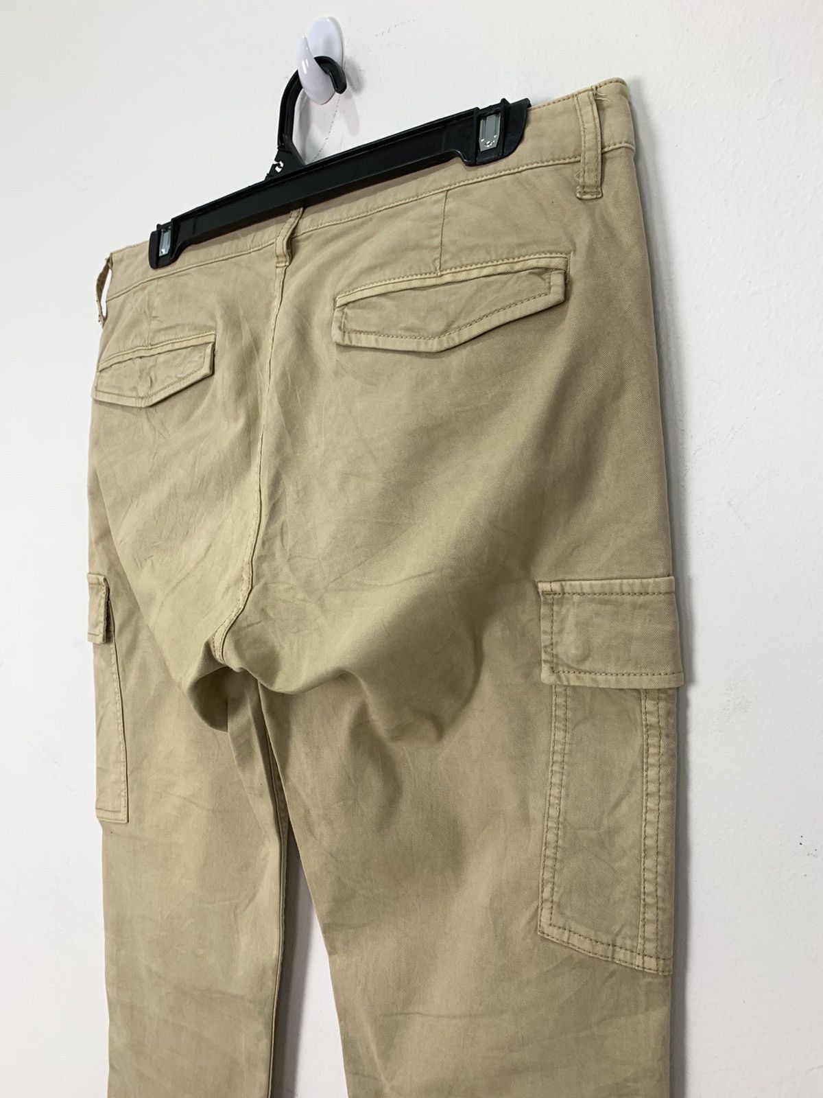 Japanese Brand × Uniqlo UNIQLO Slimfit Khaki Multipocket Tactical Utility CargoPant Size 32" / US 10 / IT 46 - 11 Thumbnail