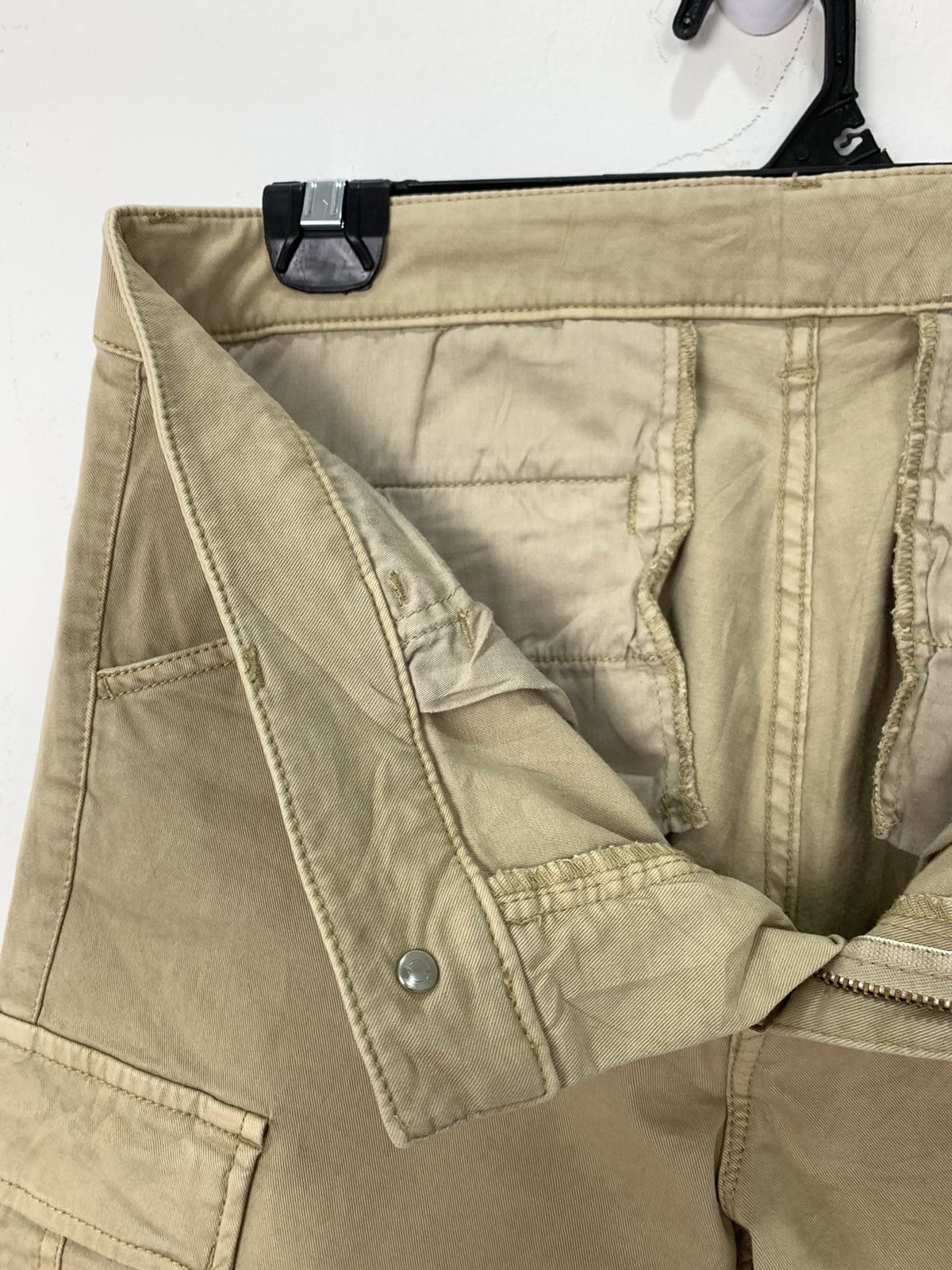 Japanese Brand × Uniqlo UNIQLO Slimfit Khaki Multipocket Tactical Utility CargoPant Size 32" / US 10 / IT 46 - 15 Thumbnail
