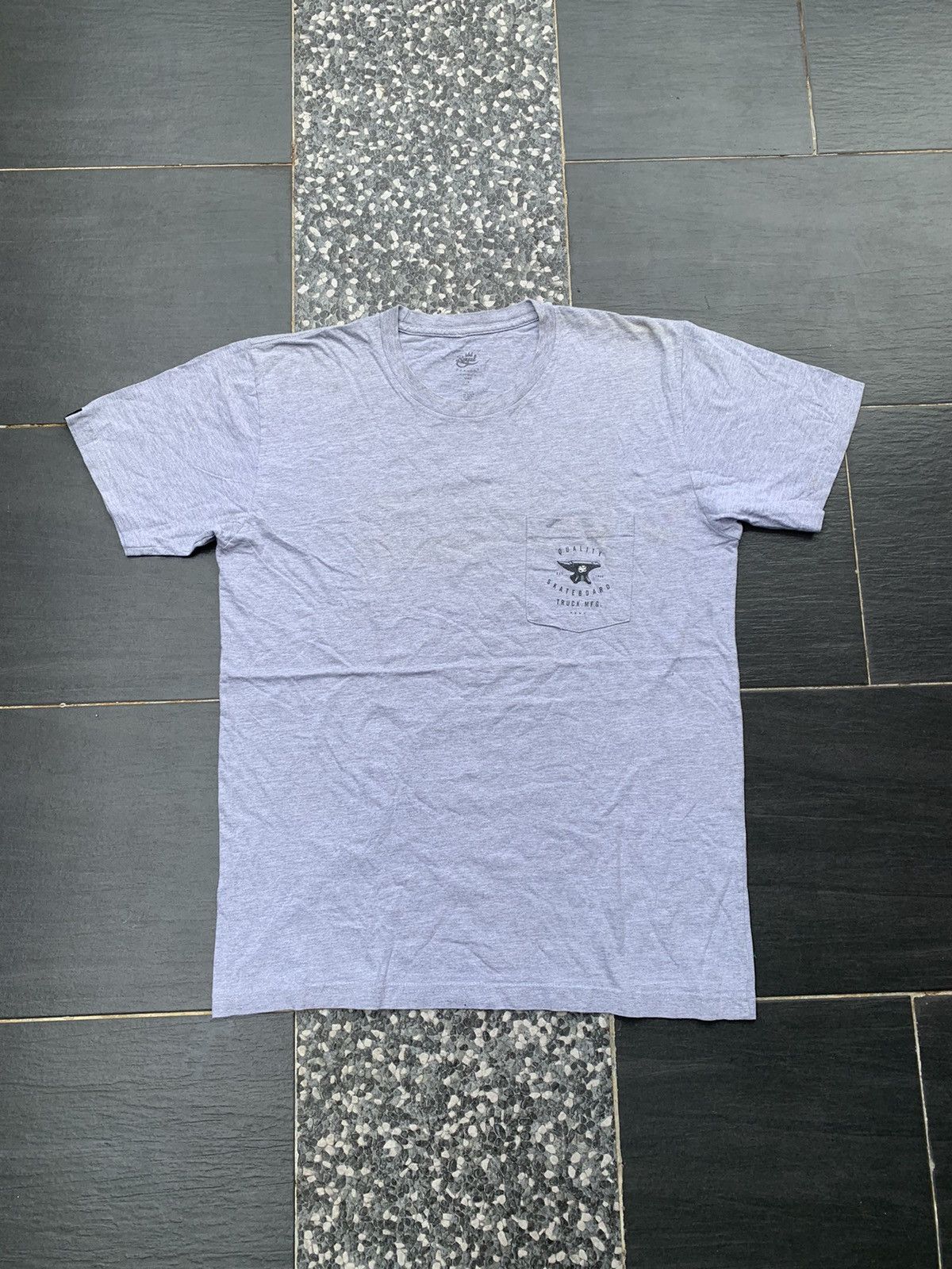Vintage Vintage Royal Skateboarding T- Shirt Size US M / EU 48-50 / 2 - 1 Thumbnail