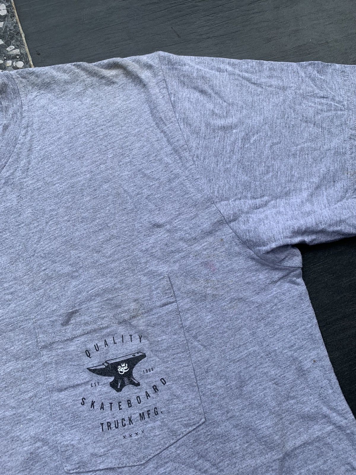 Vintage Vintage Royal Skateboarding T- Shirt Size US M / EU 48-50 / 2 - 4 Thumbnail