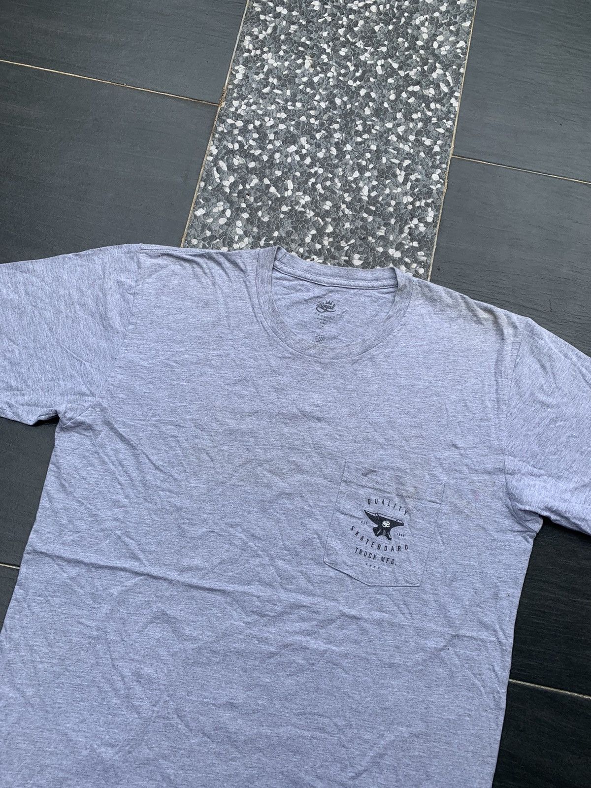 Vintage Vintage Royal Skateboarding T- Shirt Size US M / EU 48-50 / 2 - 2 Thumbnail