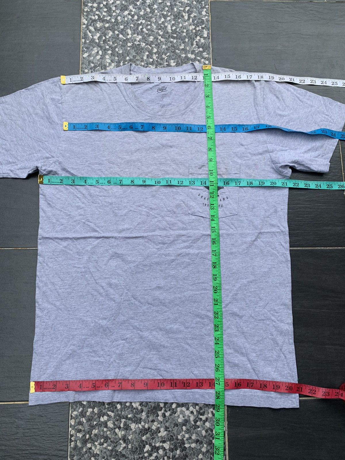 Vintage Vintage Royal Skateboarding T- Shirt Size US M / EU 48-50 / 2 - 7 Thumbnail