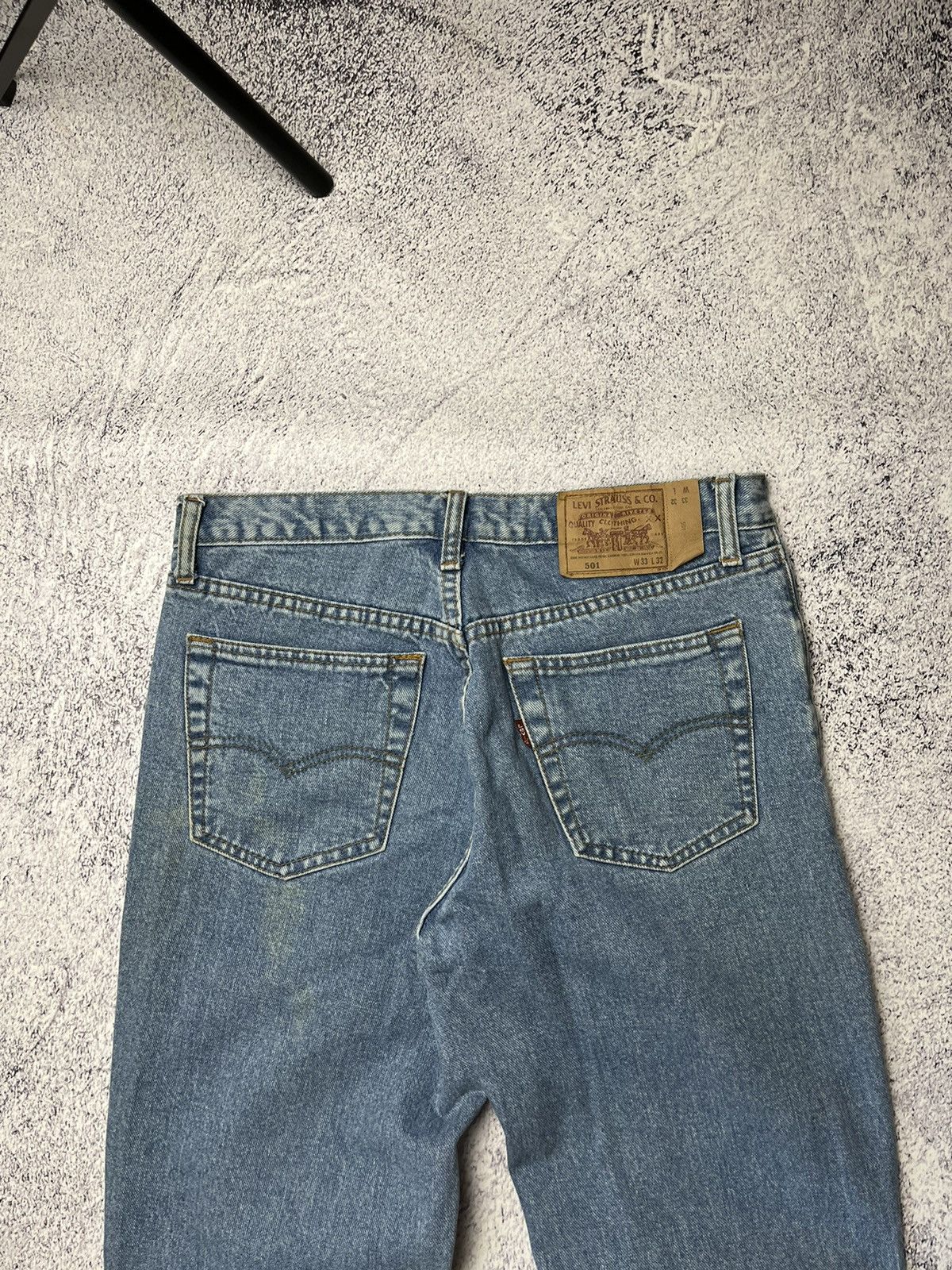 Jean Vintage Levis 501 90s made in usa sunfaded distressed blue Size US 32 / EU 48 - 14 Thumbnail