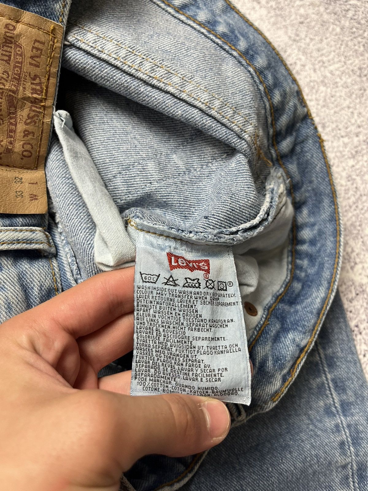 Jean Vintage Levis 501 90s made in usa sunfaded distressed blue Size US 32 / EU 48 - 8 Thumbnail