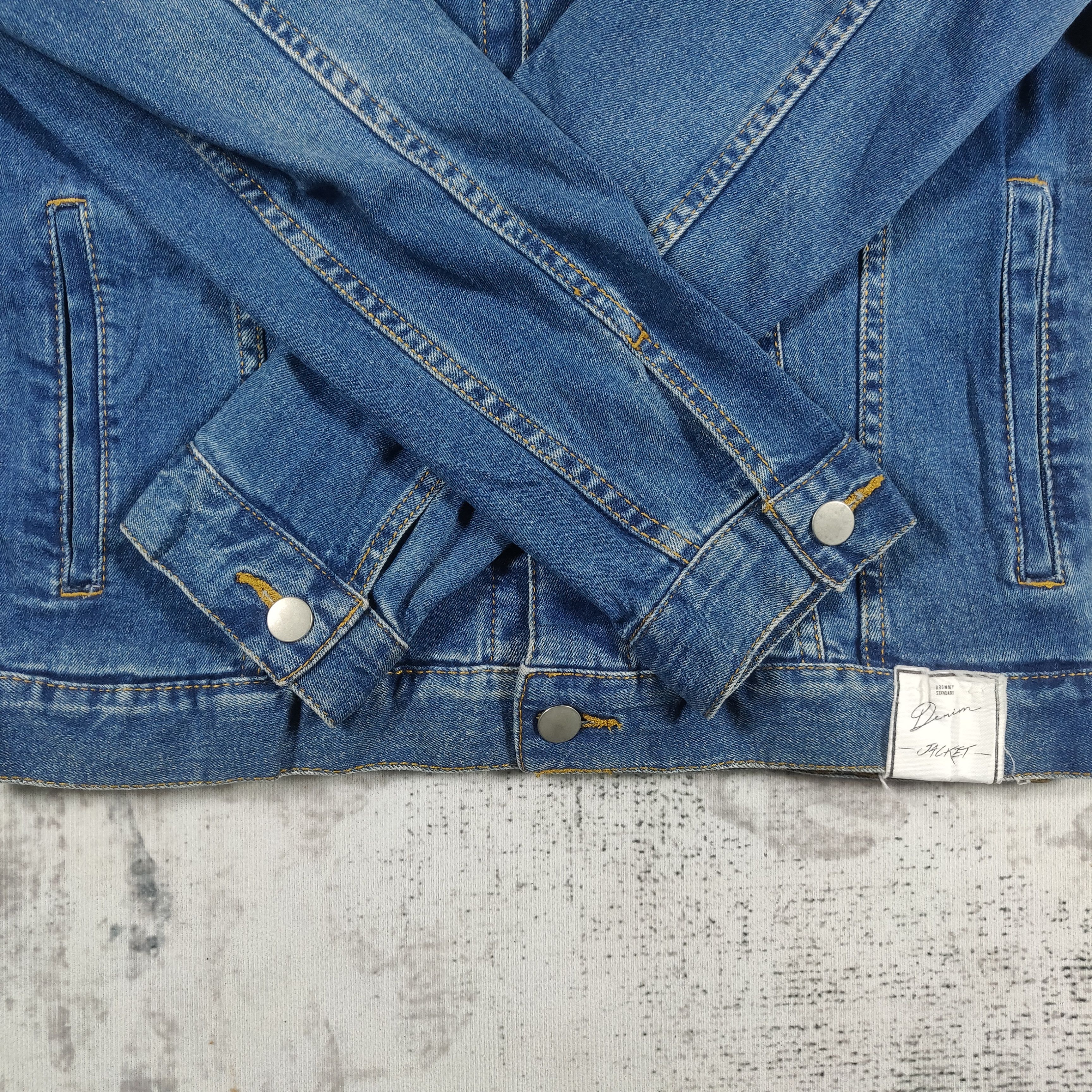 Japanese Brand × Vintage Japanse Brand Denim Trucker Jacket Medium Wash Size US L / EU 52-54 / 3 - 4 Thumbnail