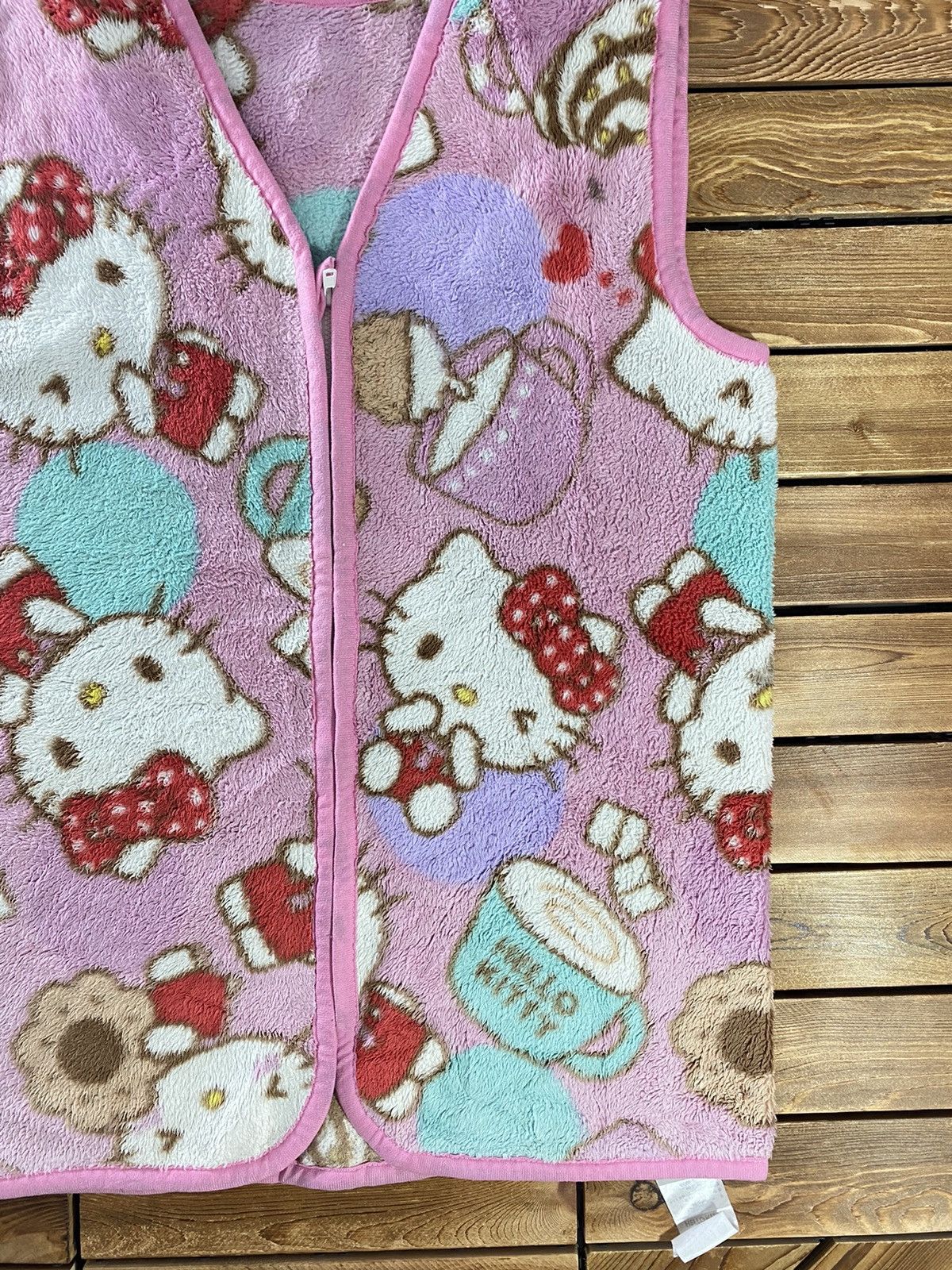 Japanese Brand × Vintage Vintahe Hello Kitty Sleeveless Jacket All Over Fleece Size M Size M / US 6-8 / IT 42-44 - 3 Thumbnail