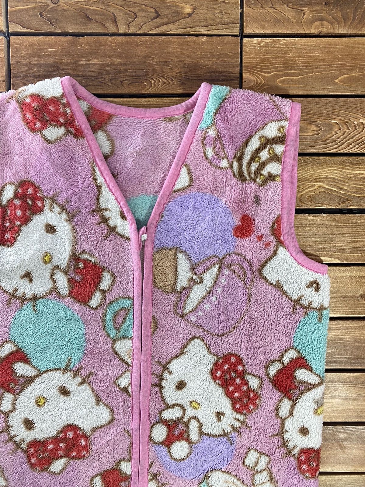 Japanese Brand × Vintage Vintahe Hello Kitty Sleeveless Jacket All Over Fleece Size M Size M / US 6-8 / IT 42-44 - 4 Thumbnail