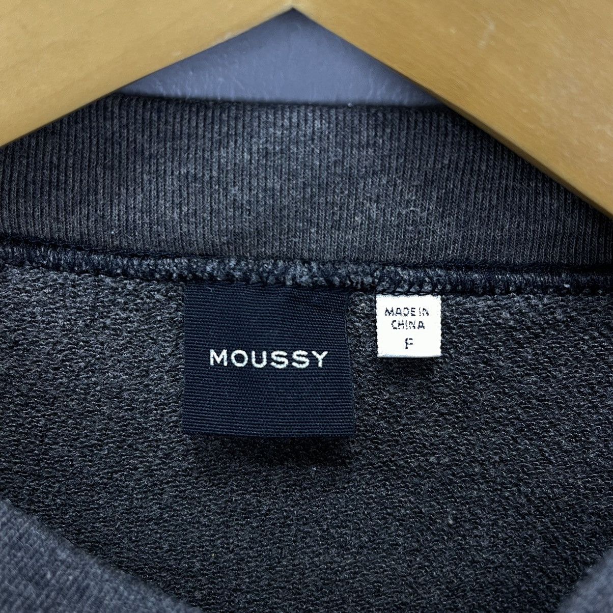 MOUSSY MOUSSY Custom Crop Crew Neck Sweatshirt #1264/AR Size M / US 6-8 / IT 42-44 - 4 Thumbnail