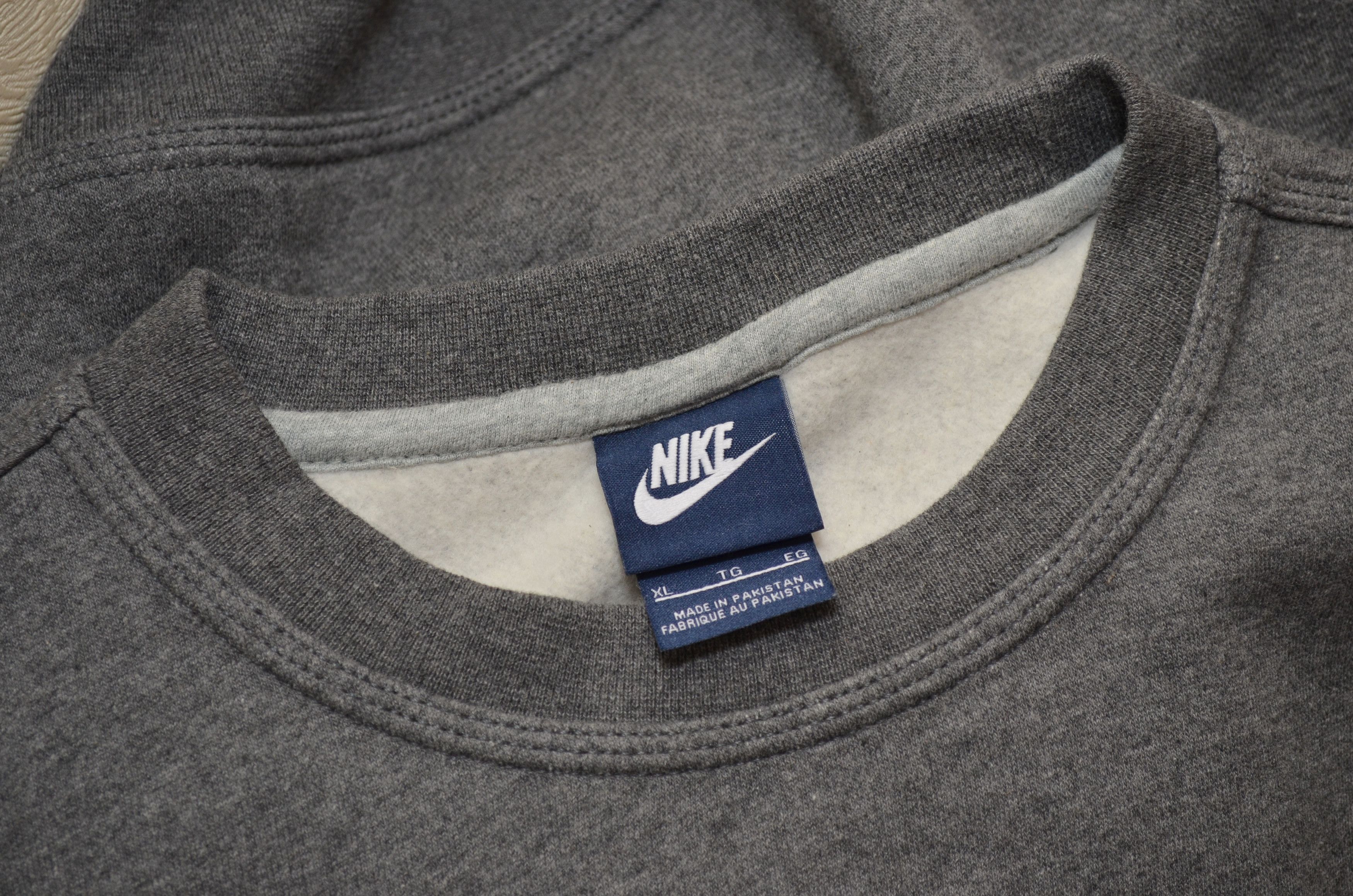 Nike × Vintage Nike Embroided Logo Sweatshirt Grey Size XL Size US XL / EU 56 / 4 - 7 Thumbnail
