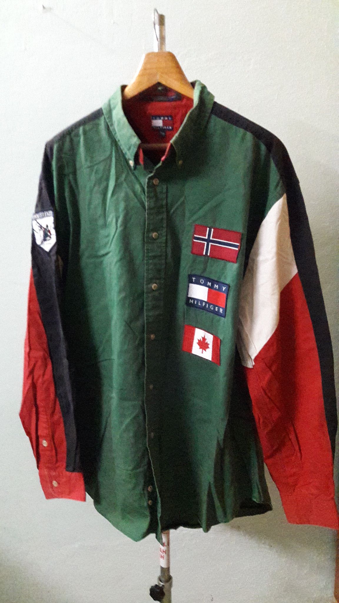 Tommy Hilfiger 90s Tommy Hilfiger Ski Shirt Patches Canada x Swiss Size US XL / EU 56 / 4 - 1 Thumbnail
