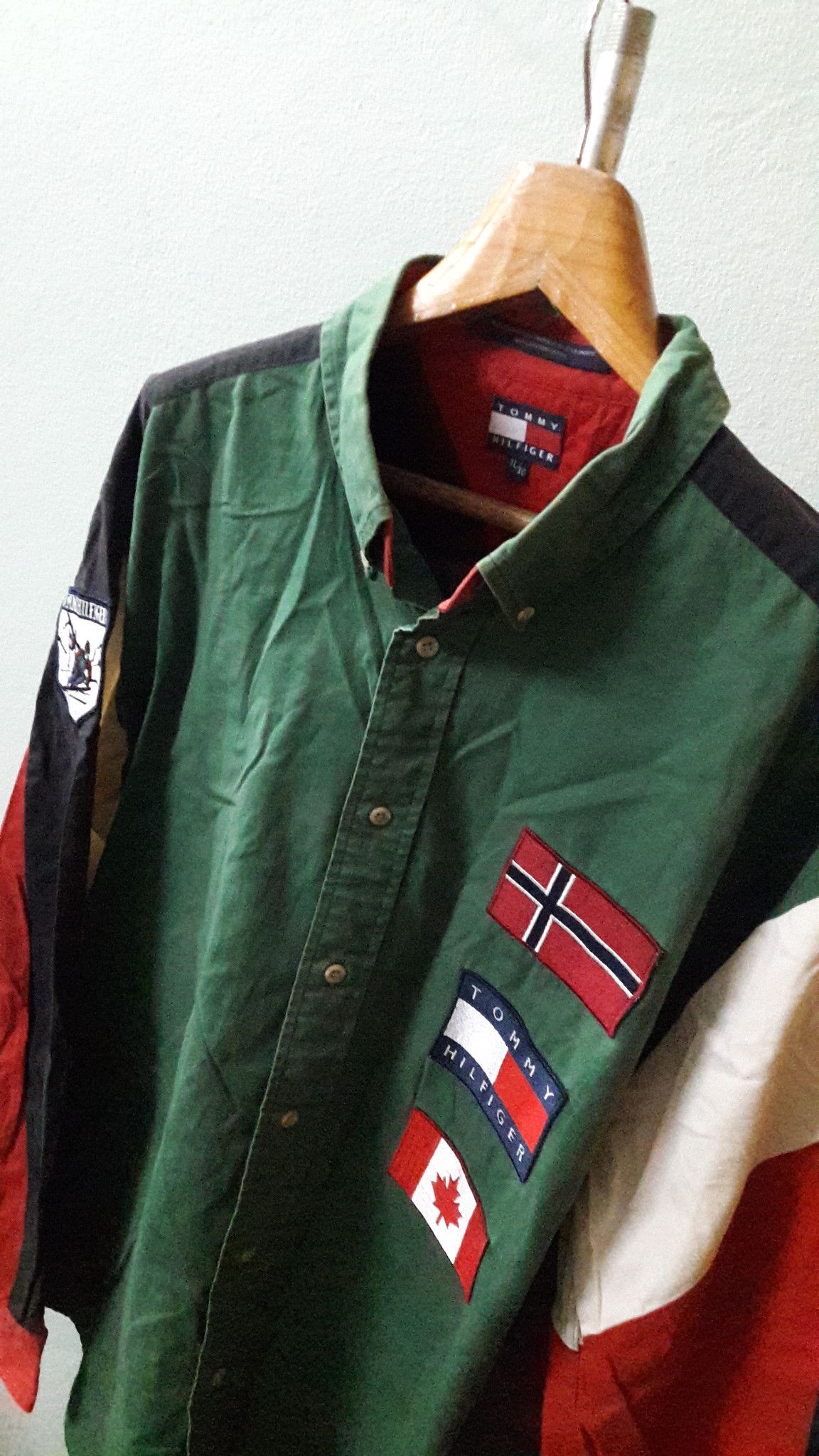 Tommy Hilfiger 90s Tommy Hilfiger Ski Shirt Patches Canada x Swiss Size US XL / EU 56 / 4 - 4 Thumbnail