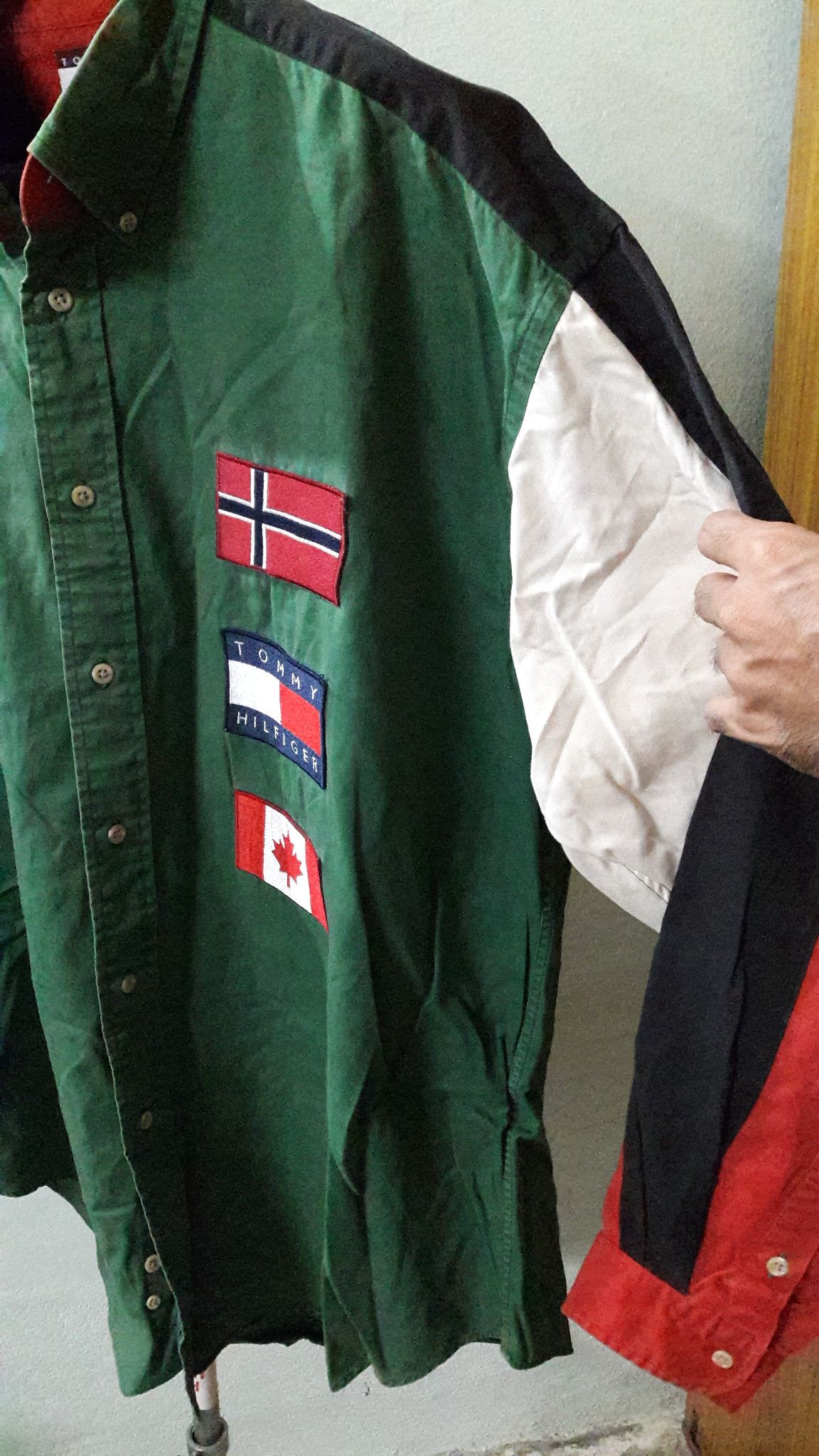 Tommy Hilfiger 90s Tommy Hilfiger Ski Shirt Patches Canada x Swiss Size US XL / EU 56 / 4 - 9 Thumbnail