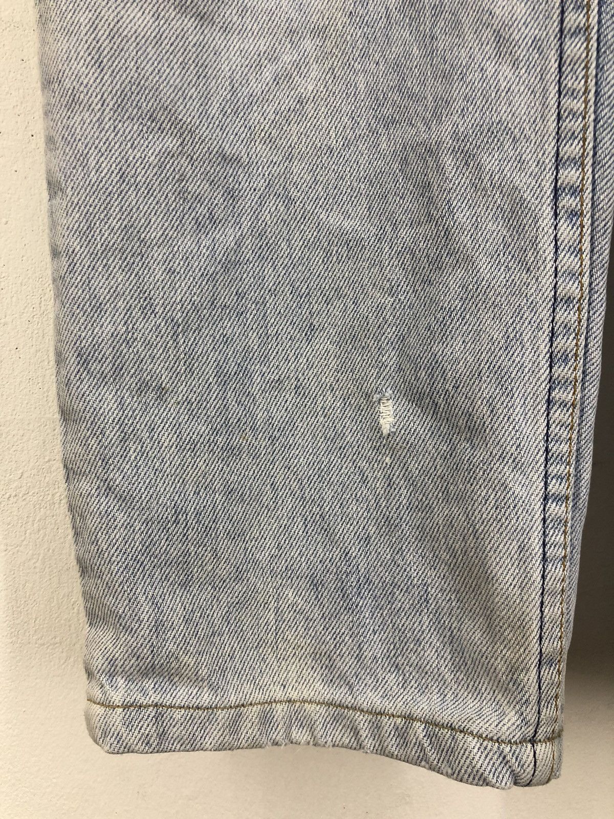 Levi's Vintage 90s Levis 510 Distressed Light Wash Jeans 25x38.5 Size 25" / US 0 / IT 36 - 9 Thumbnail