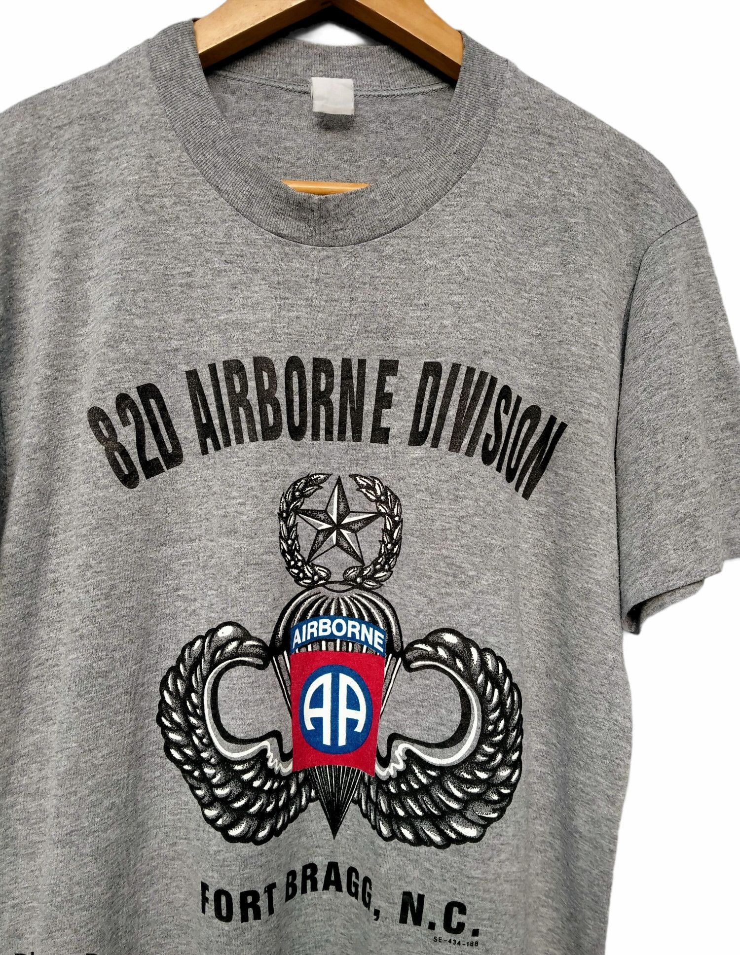 Vintage Vintage 80s 82D Airborne Division Fort Bragg N.C Size US M / EU 48-50 / 2 - 3 Thumbnail