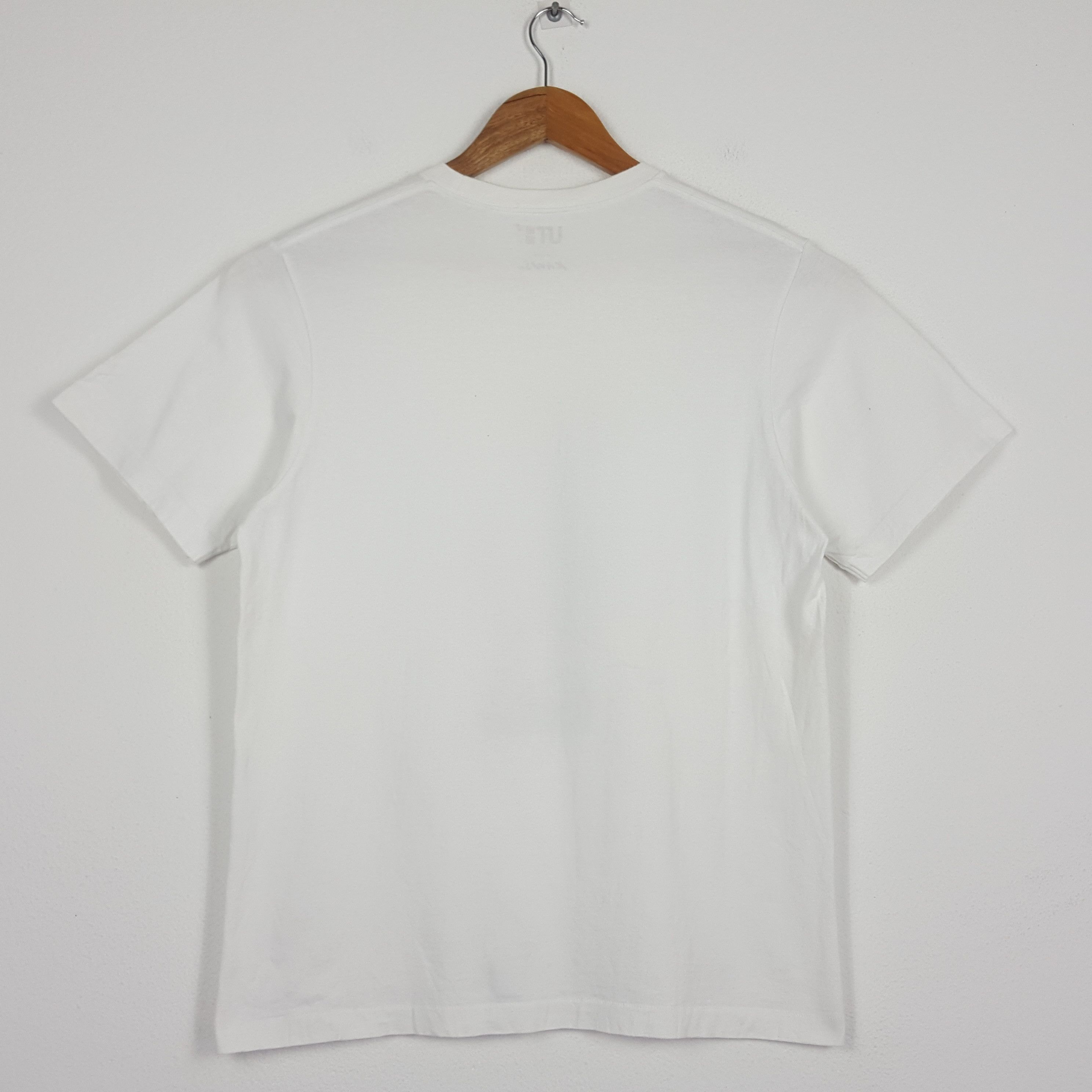 Japanese Brand × Kaws × Vintage Vintage KAWS x Uniqlo Japanese Brand T-Shirt Size US L / EU 52-54 / 3 - 3 Thumbnail