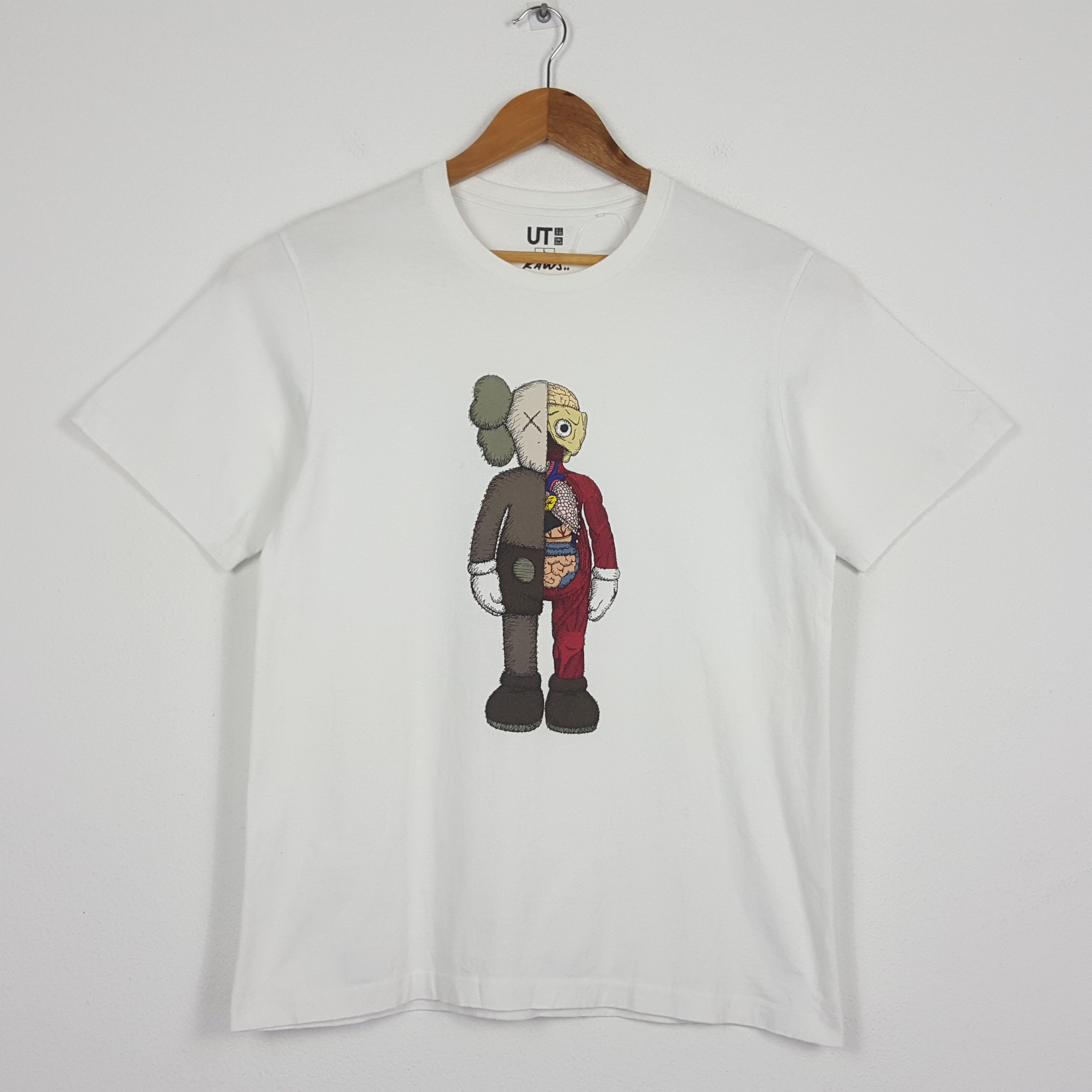 Japanese Brand × Kaws × Vintage Vintage KAWS x Uniqlo Japanese Brand T-Shirt Size US L / EU 52-54 / 3 - 1 Thumbnail