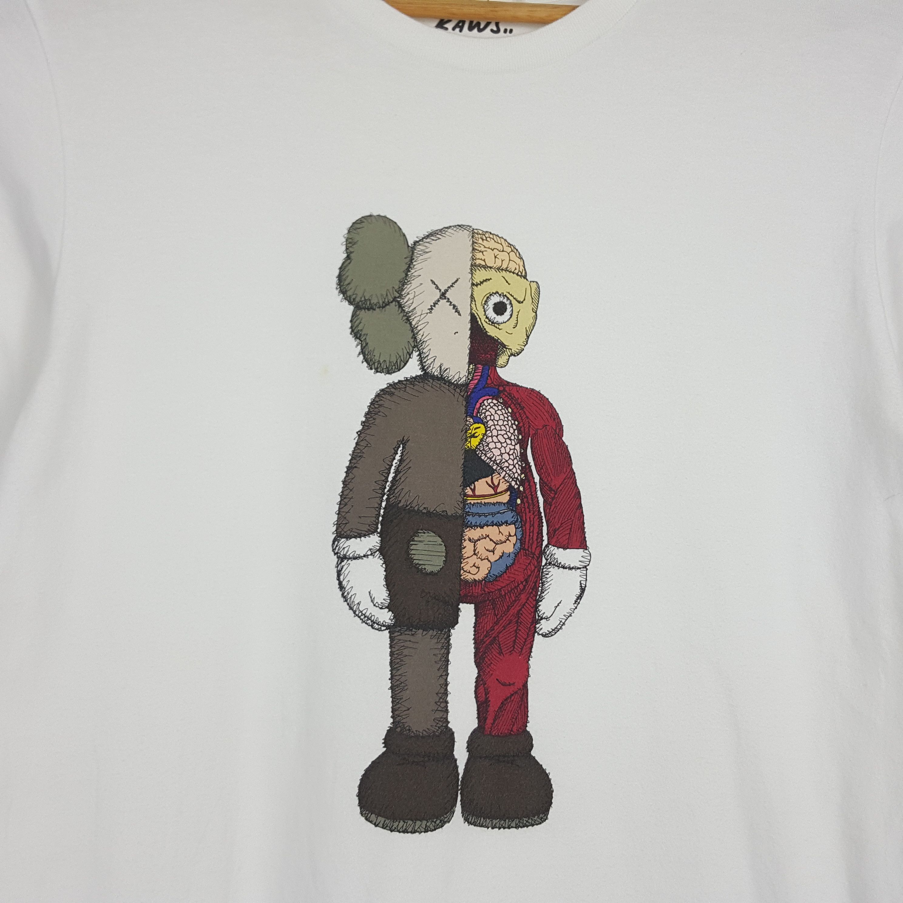 Japanese Brand × Kaws × Vintage Vintage KAWS x Uniqlo Japanese Brand T-Shirt Size US L / EU 52-54 / 3 - 2 Thumbnail