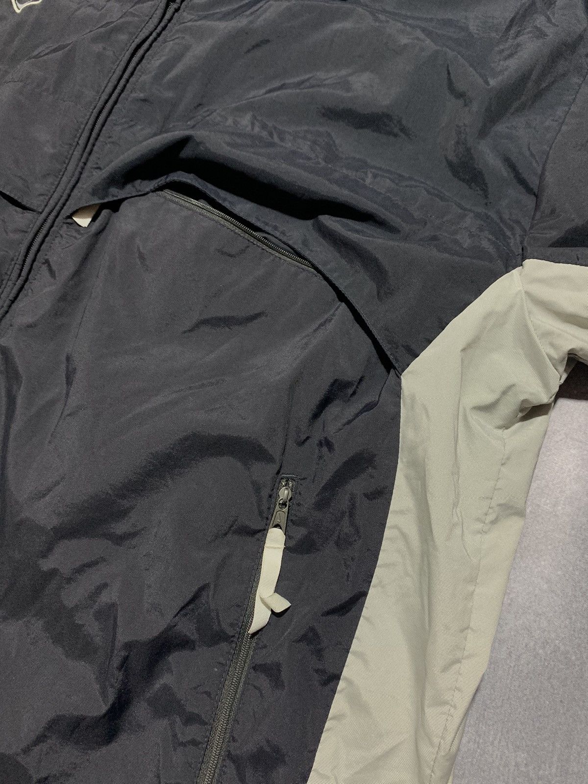 Nike Vintage Nike light jacket streetwear outdoor life size XL Size US XL / EU 56 / 4 - 4 Thumbnail