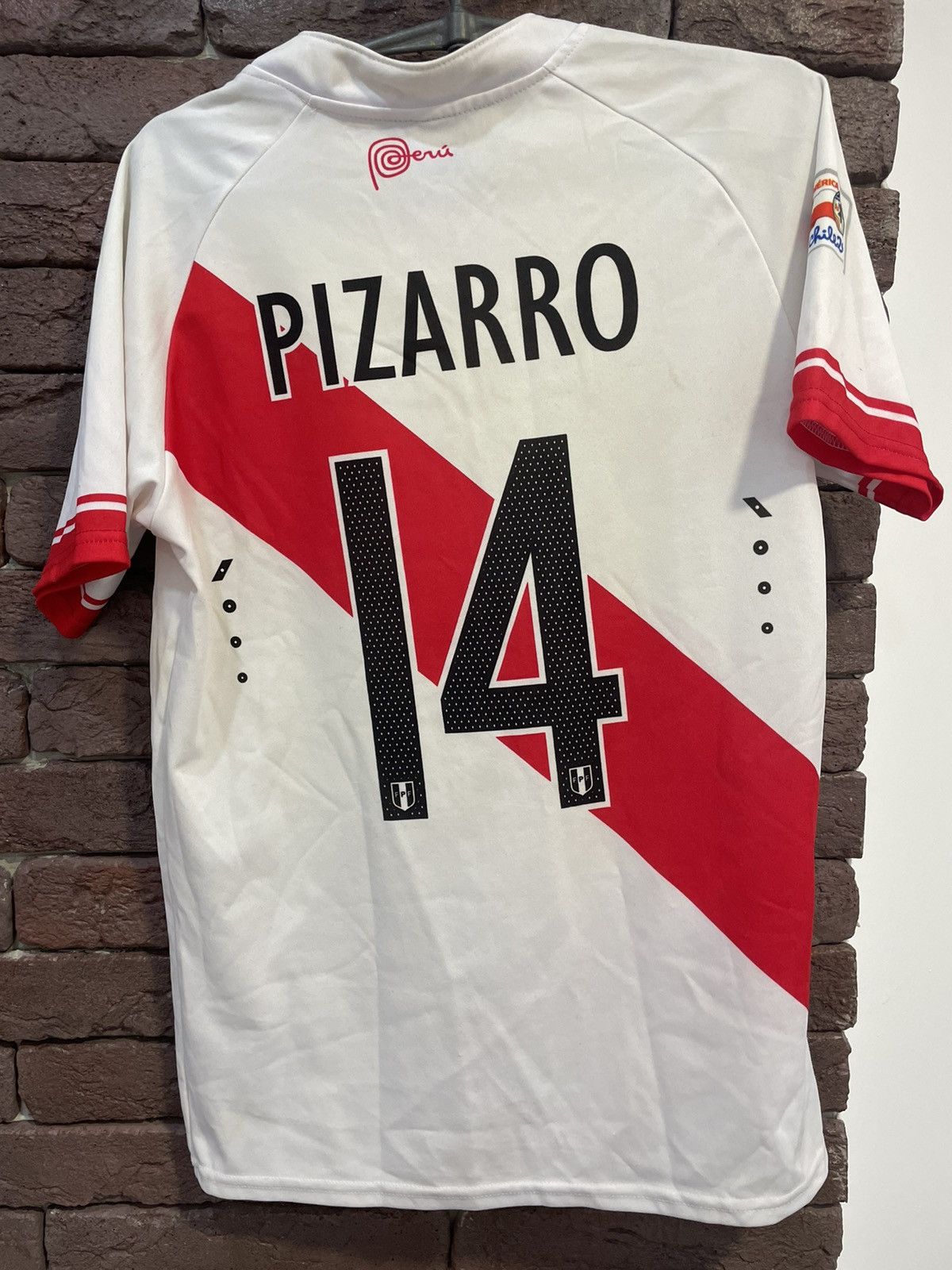 Men’s Peru deals Soccer 2014 Home Jersey Umbro Pizarro