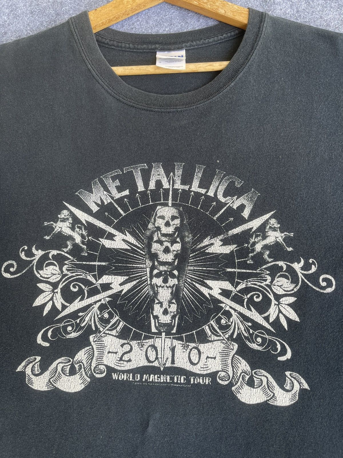 Band Tees LastDrop🔥Rare🔥Vtg Sun Faded METALLICA World Magnetic TourTee Size US L / EU 52-54 / 3 - 7 Thumbnail