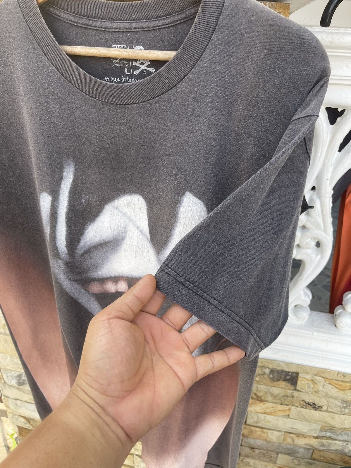 Dissizit Last Drop🔥Rare🔥SUN FADED KISS x DISSIZIT Tee Size US L / EU 52-54 / 3 - 9 Thumbnail