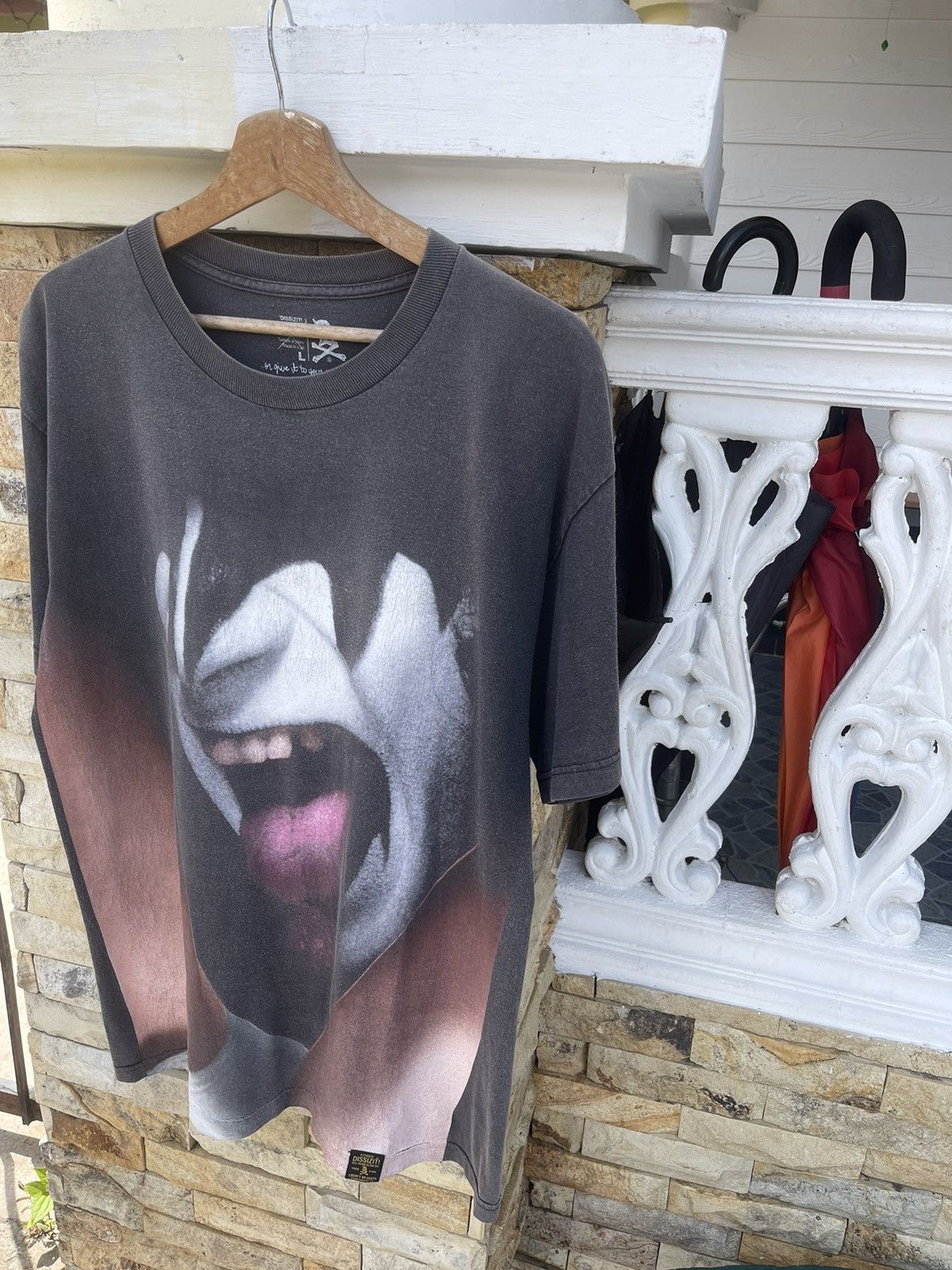 Dissizit Last Drop🔥Rare🔥SUN FADED KISS x DISSIZIT Tee Size US L / EU 52-54 / 3 - 2 Thumbnail